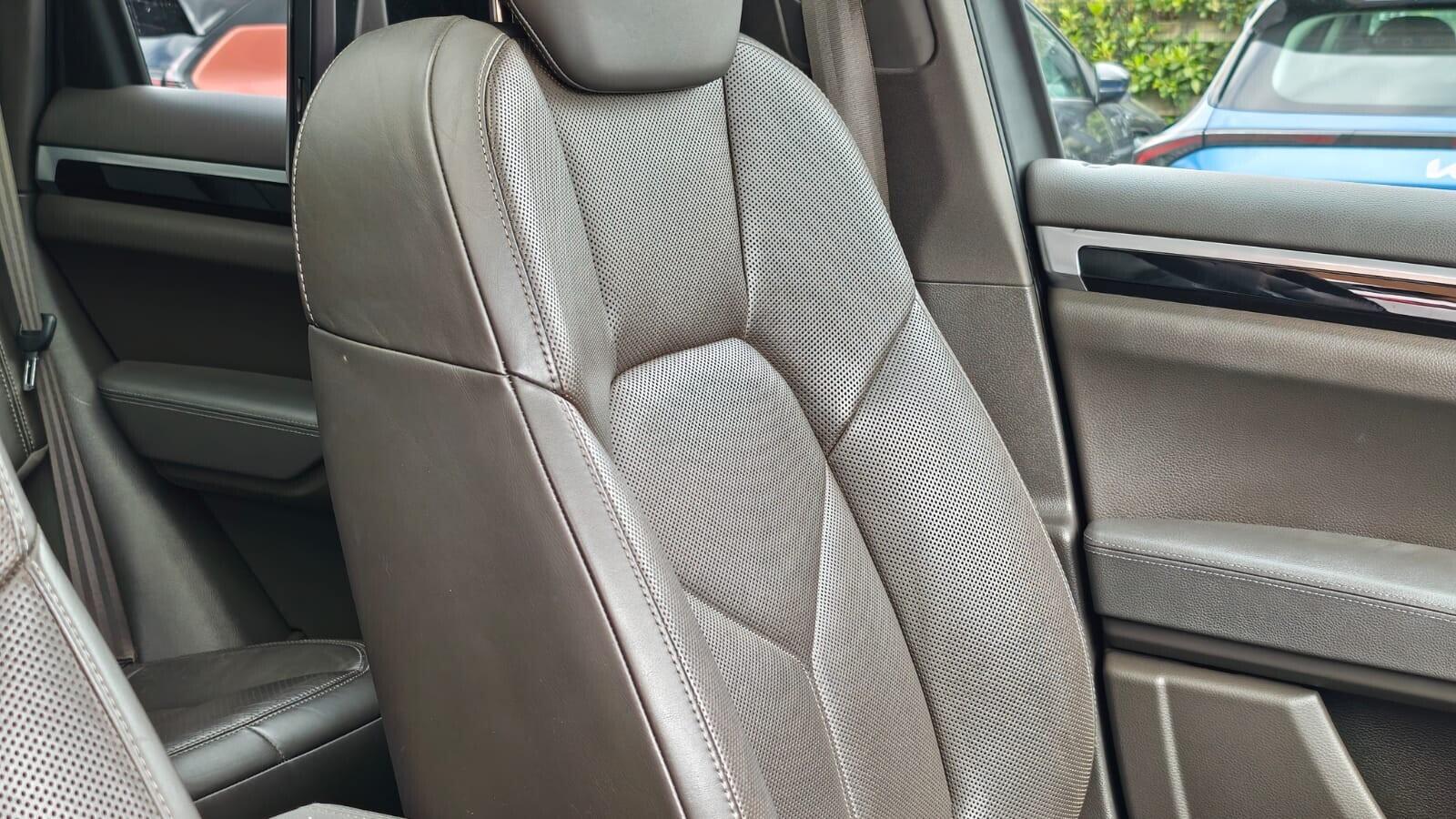 Porsche Cayenne view 22