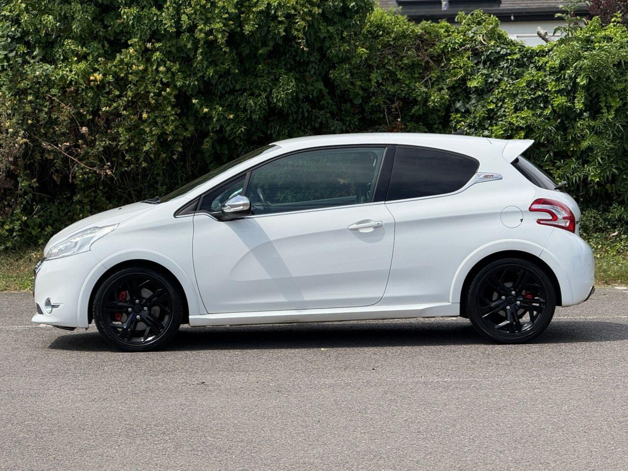 Peugeot 208 view 4