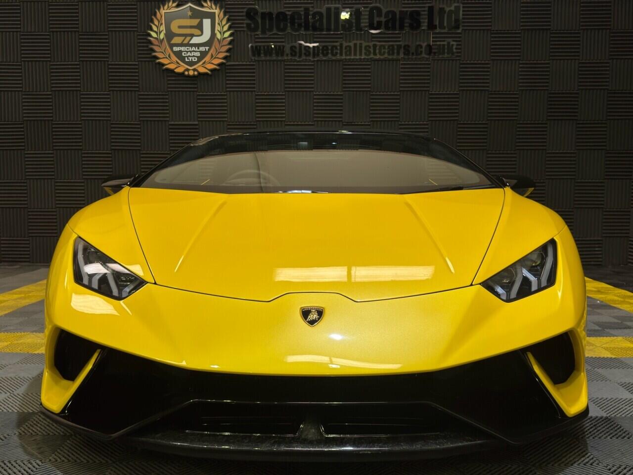 Lamborghini Performante Spyder view 2