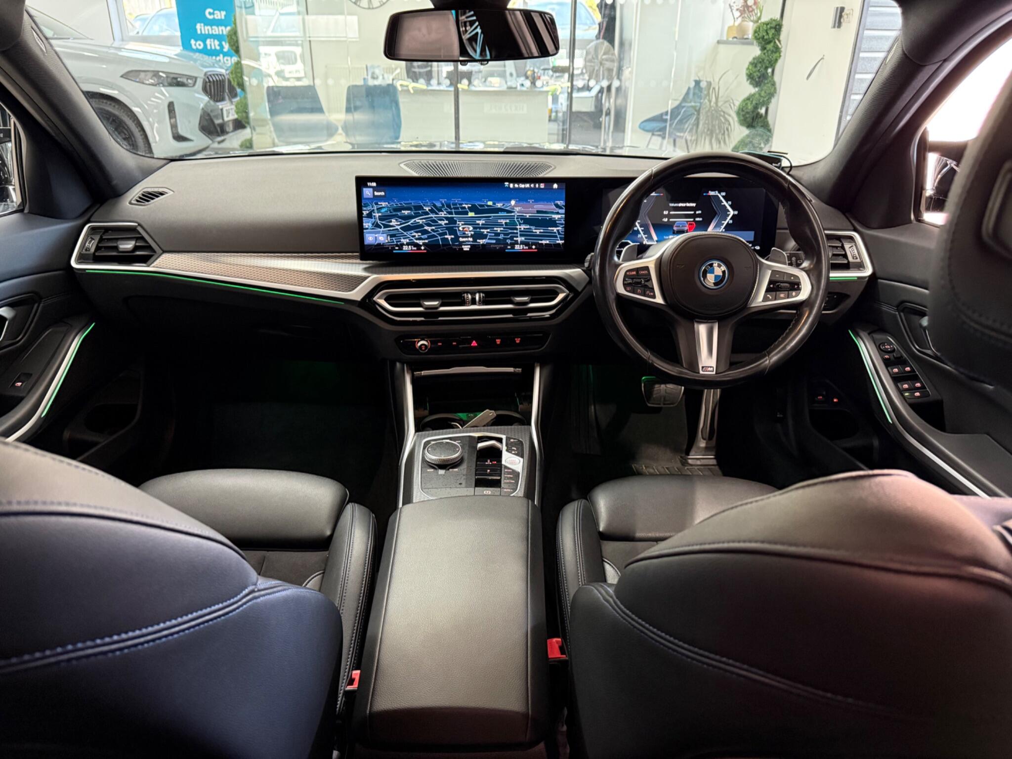 BMW 3 Series view 23