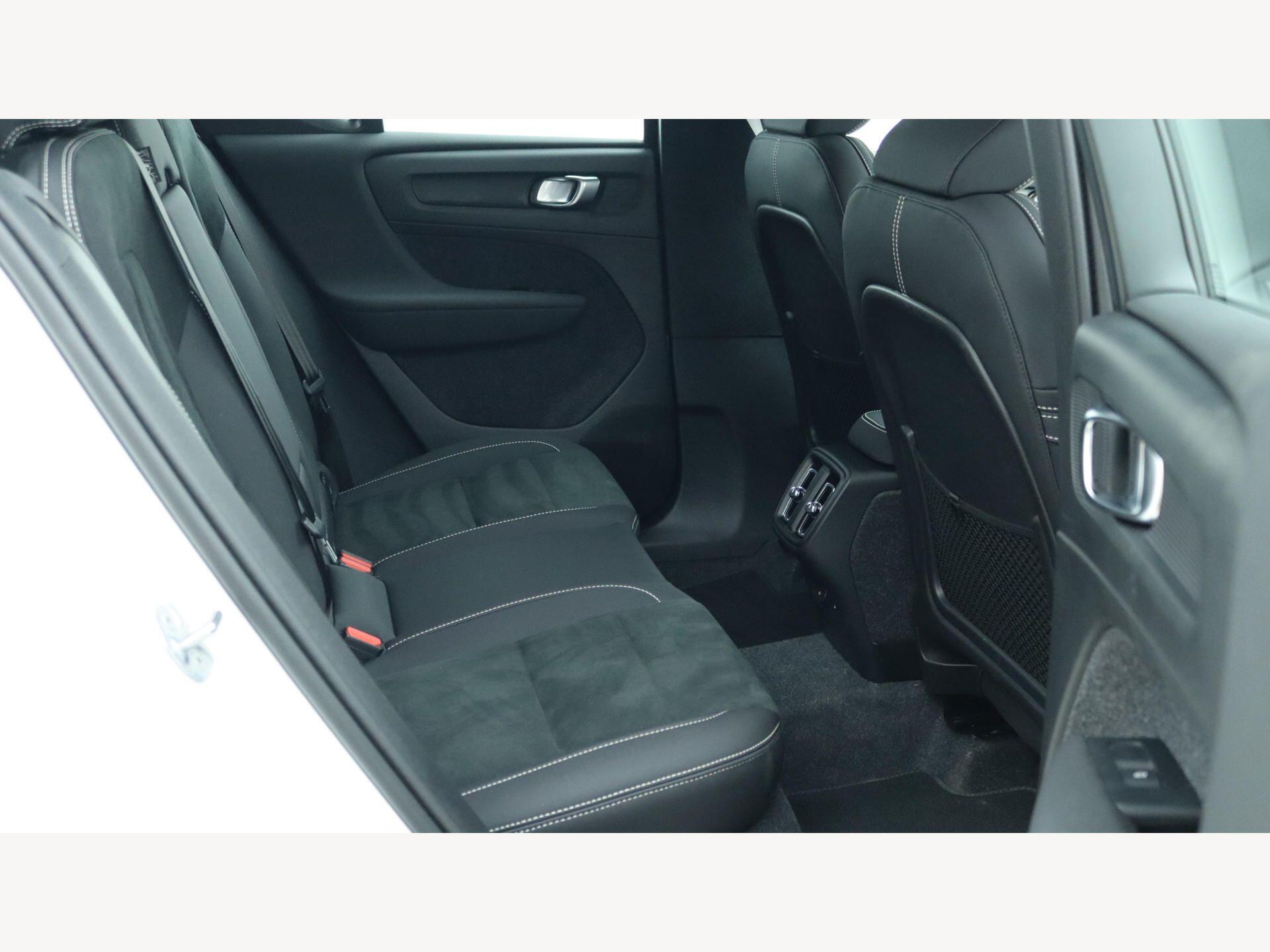Volvo XC40 view 9