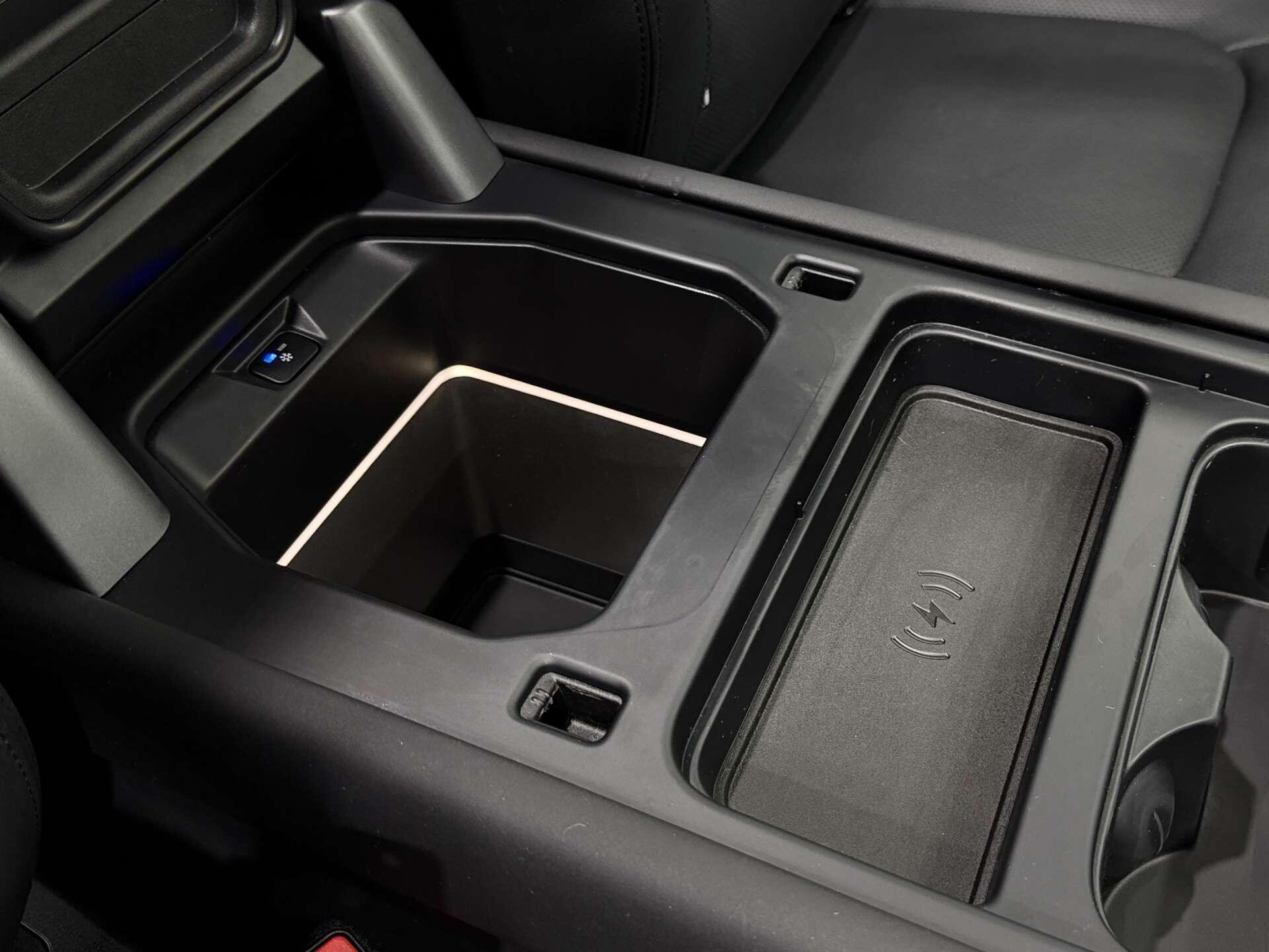 Land Rover Defender view 54