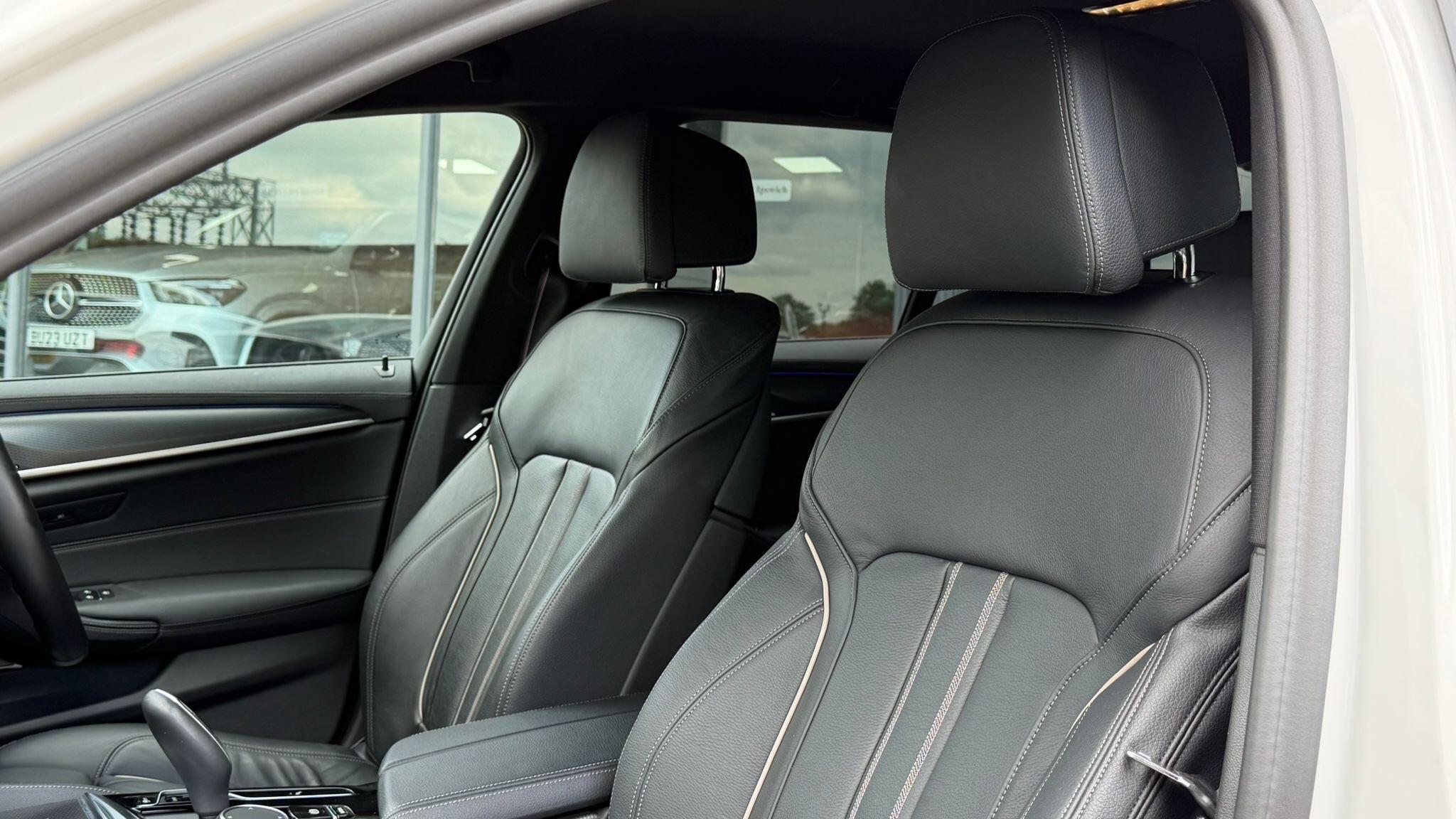BMW 5 Series view 28