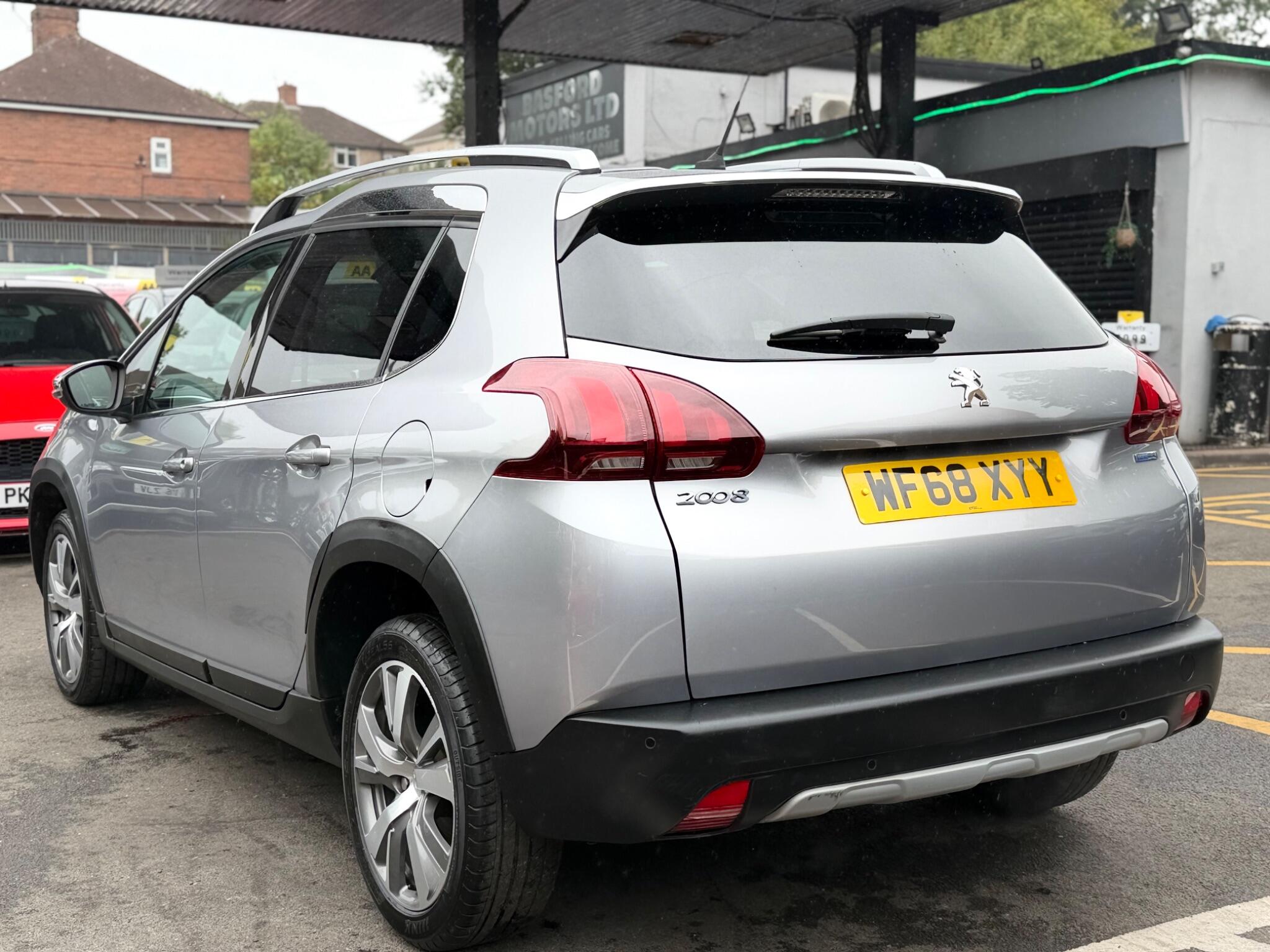 Peugeot 2008 view 6