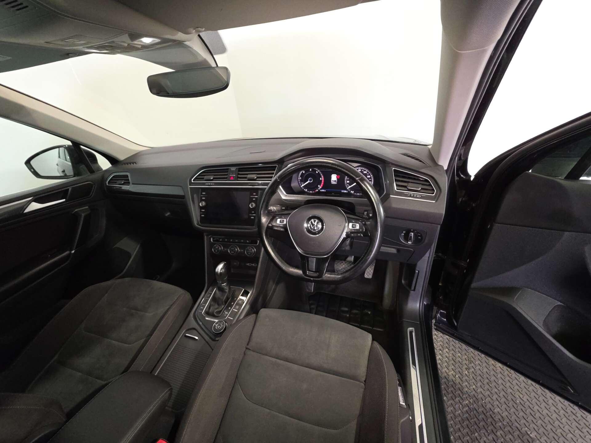 Volkswagen Tiguan view 11