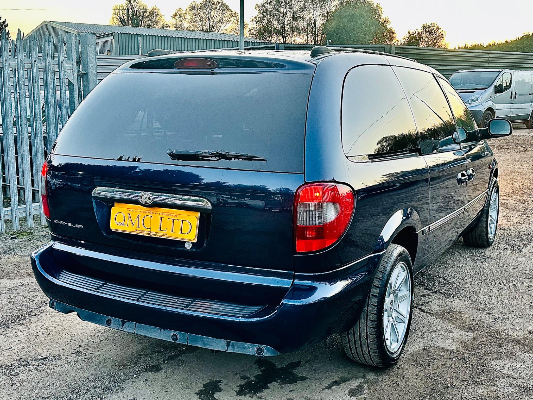 Chrysler Grand Voyager view 11