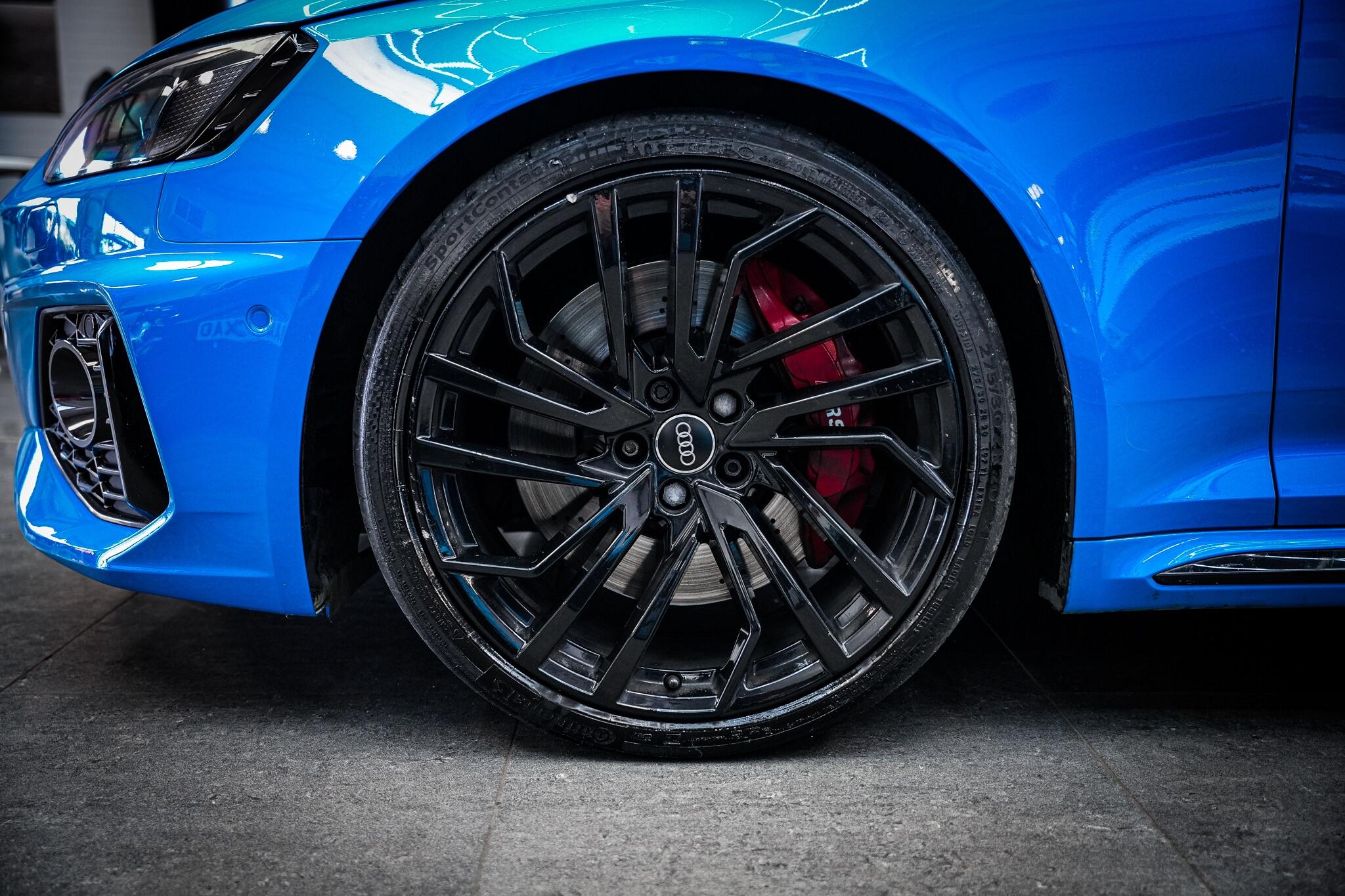 Audi RS4 view 31