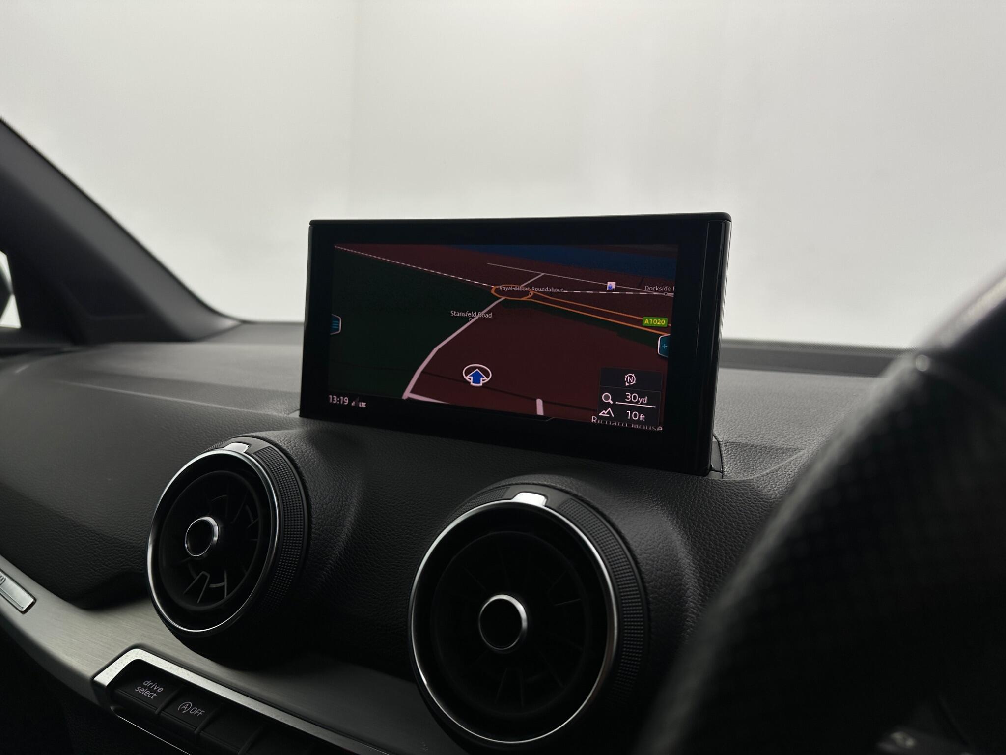 Audi Q2 view 22