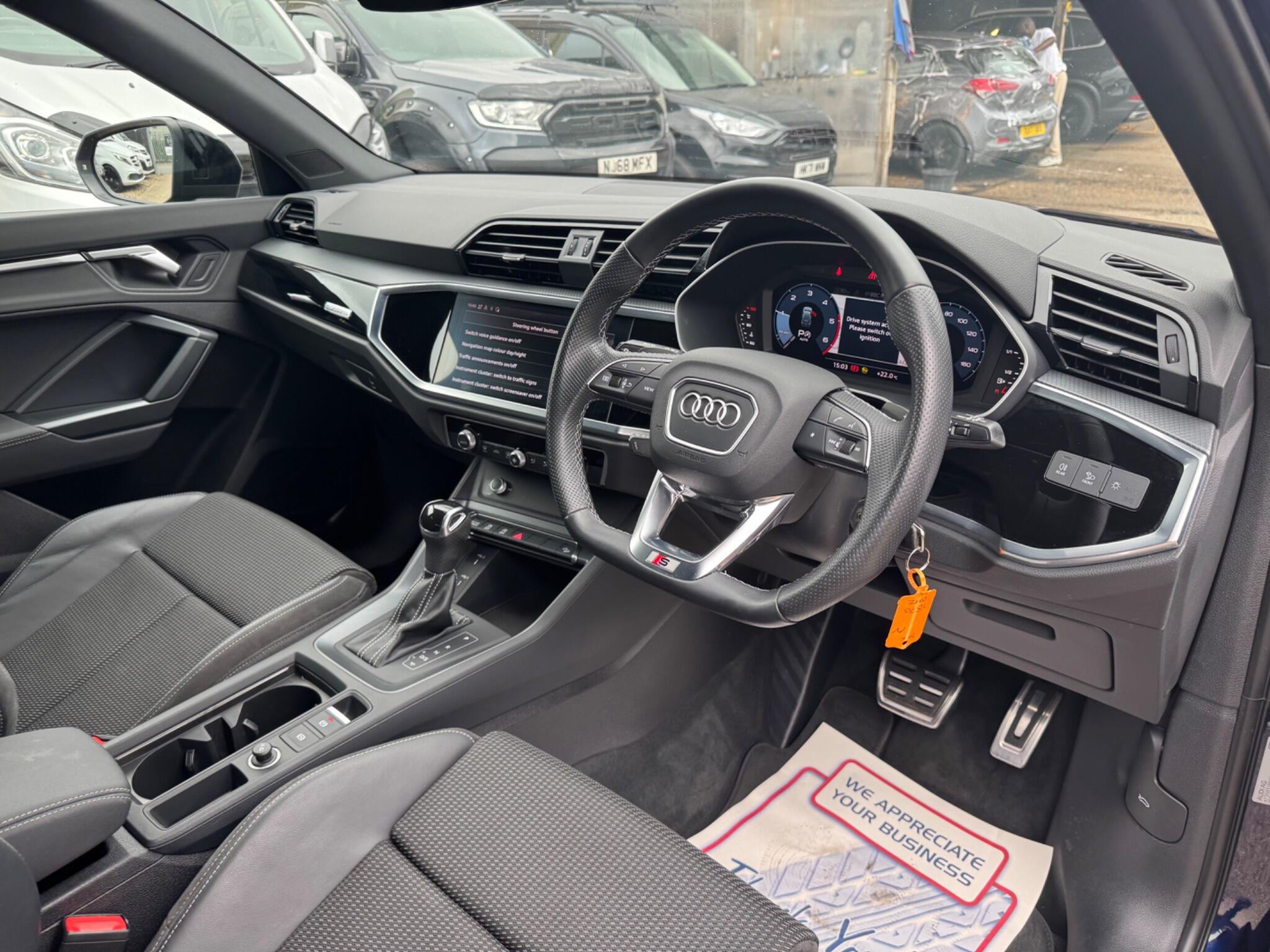 Audi Q3 view 12