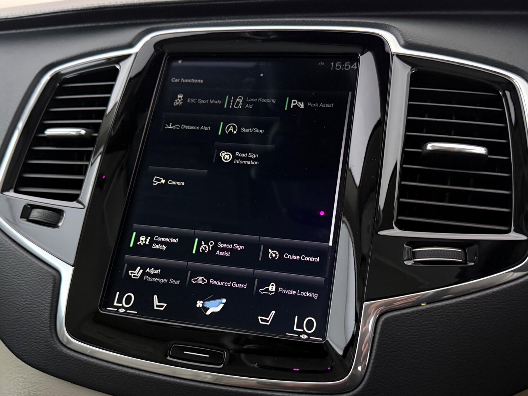 Volvo XC90 view 31