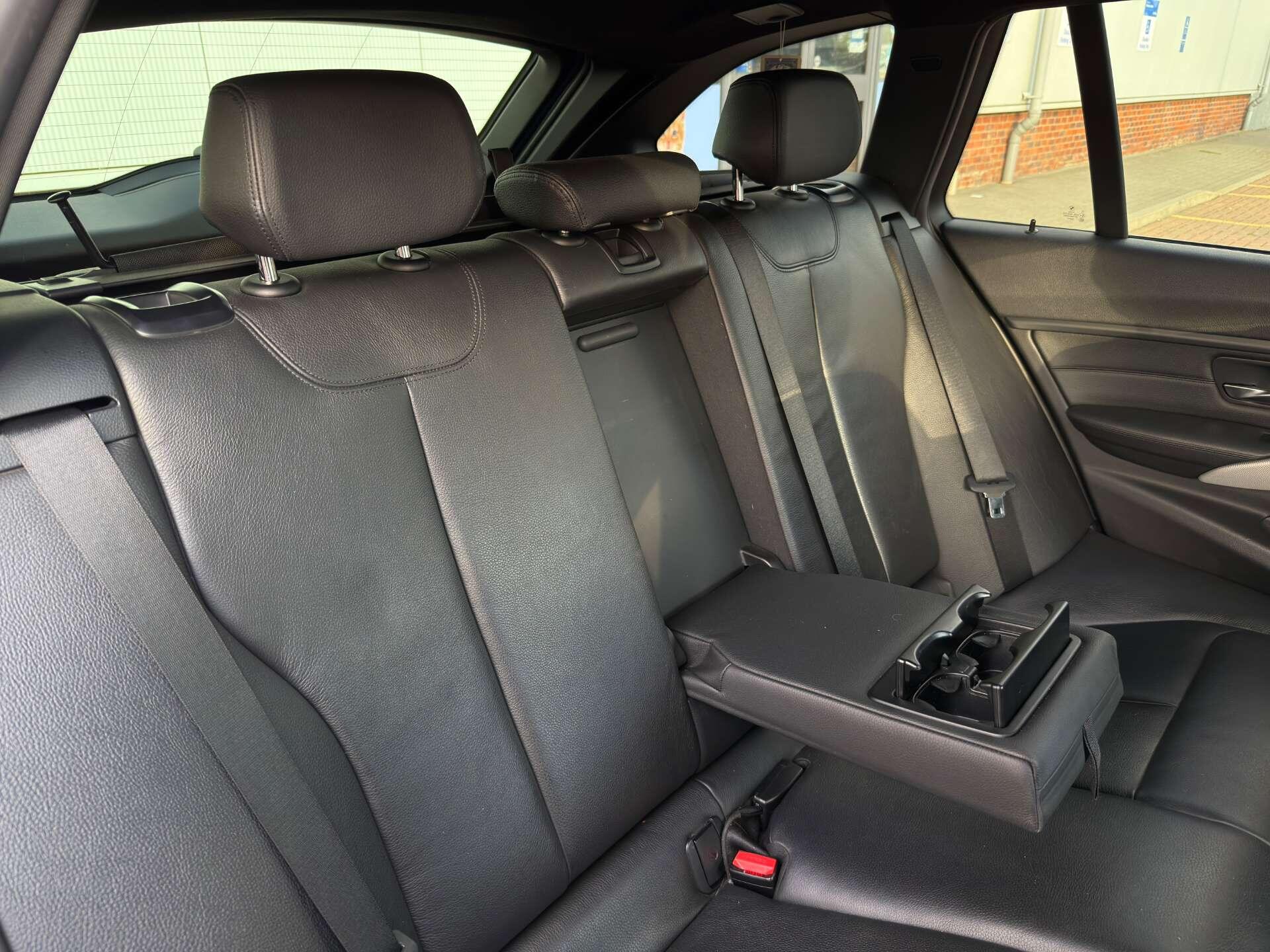 BMW 3 Series view 17