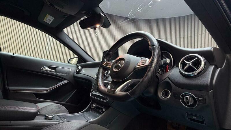 Mercedes-Benz GLA view 13