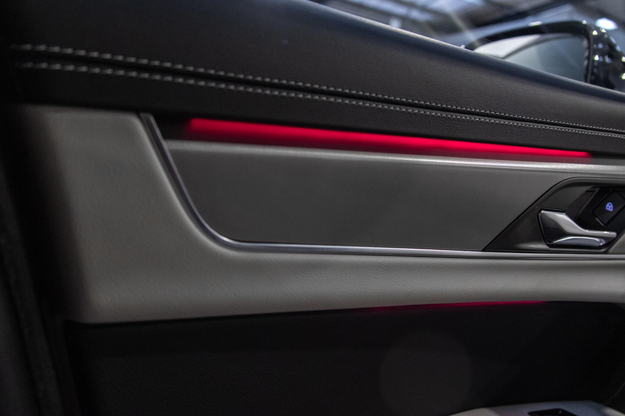 Jaguar XF view 37