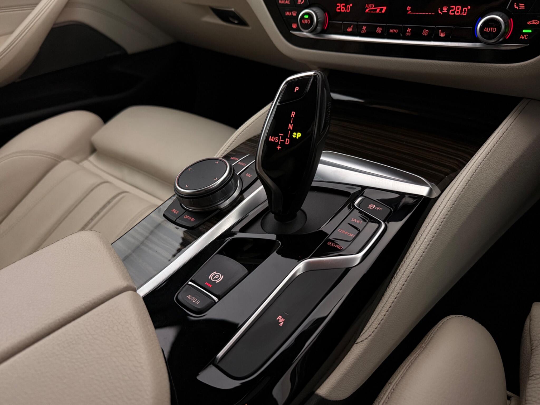 BMW 5 Series view 22