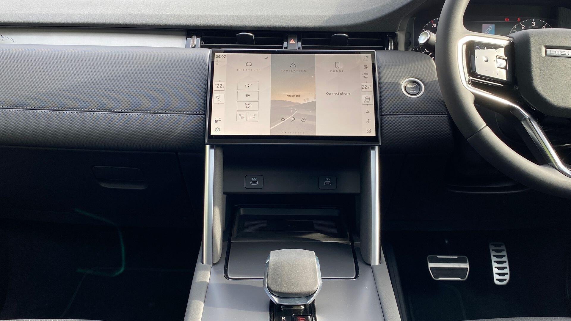 Land Rover Discovery Sport view 15