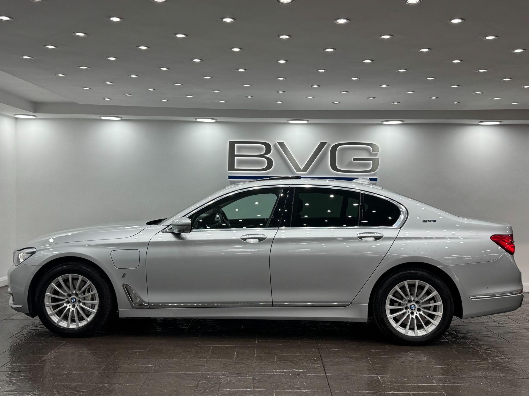 BMW 7 Series view 13