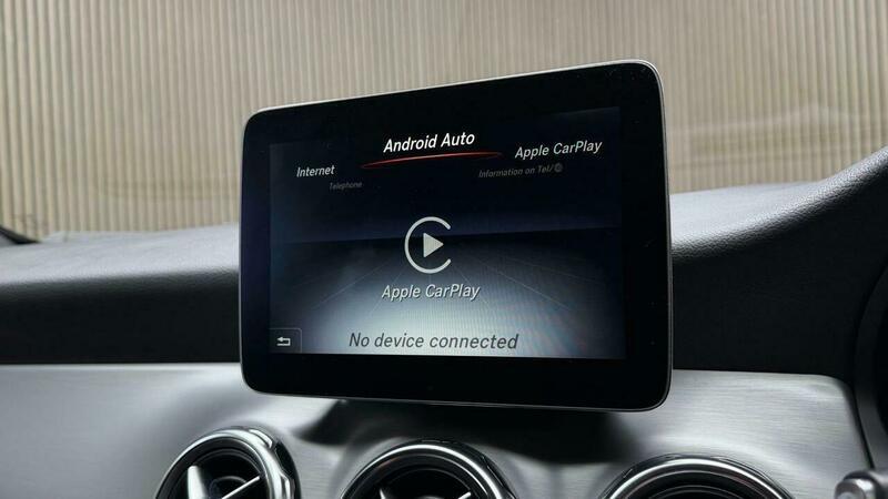 Mercedes-Benz GLA view 25