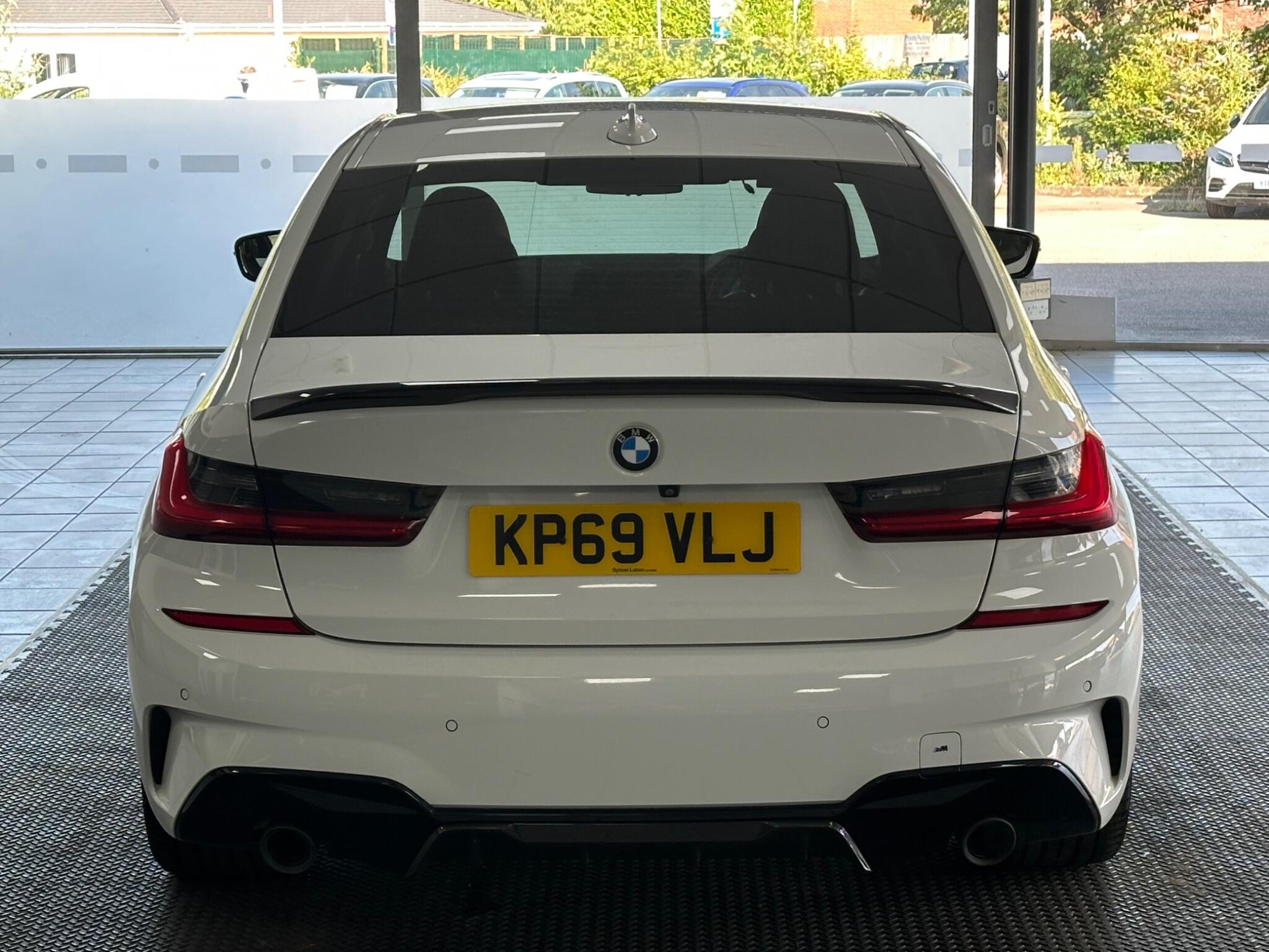 BMW 3 Series view 12