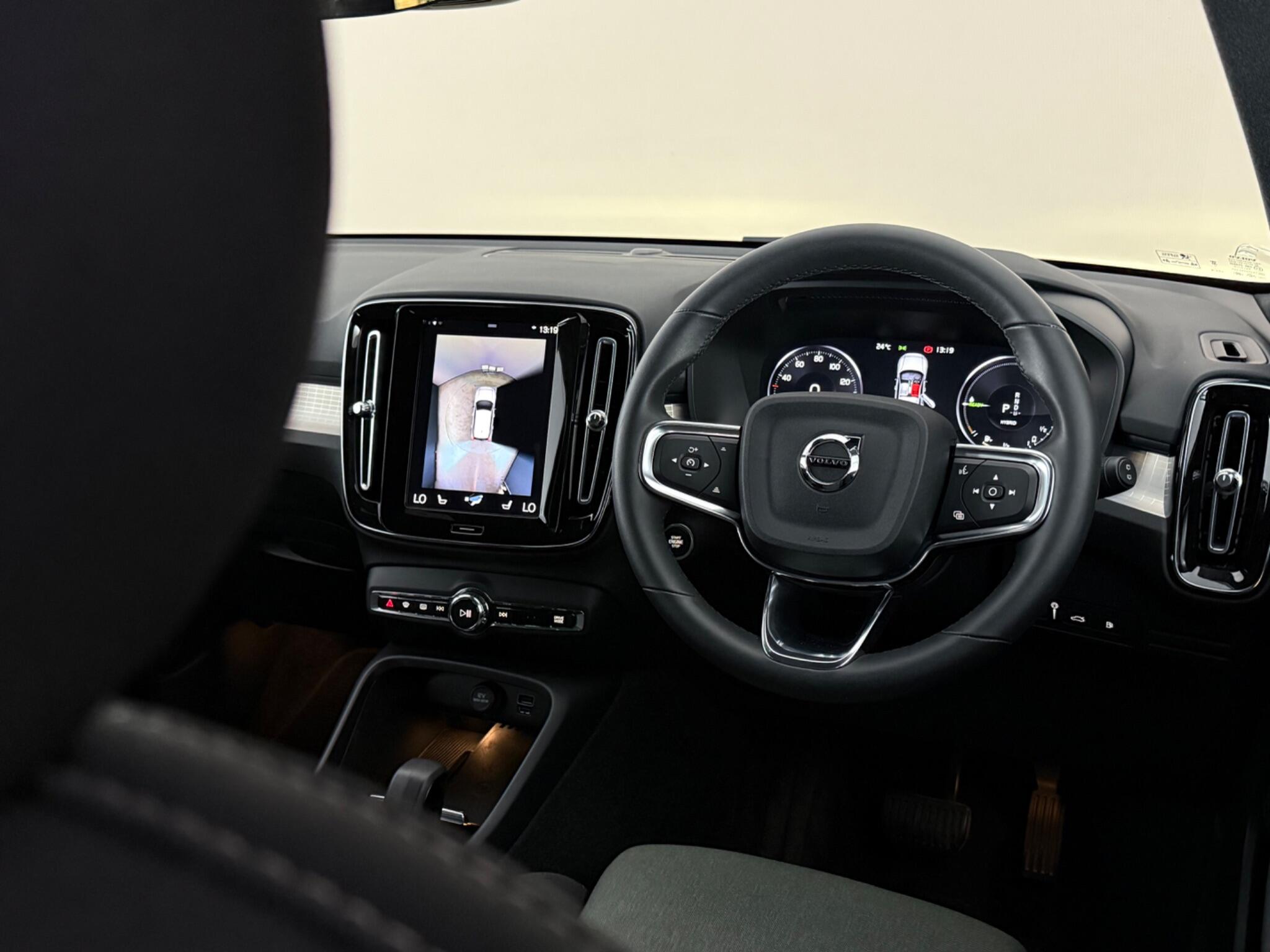 Volvo XC40 view 13