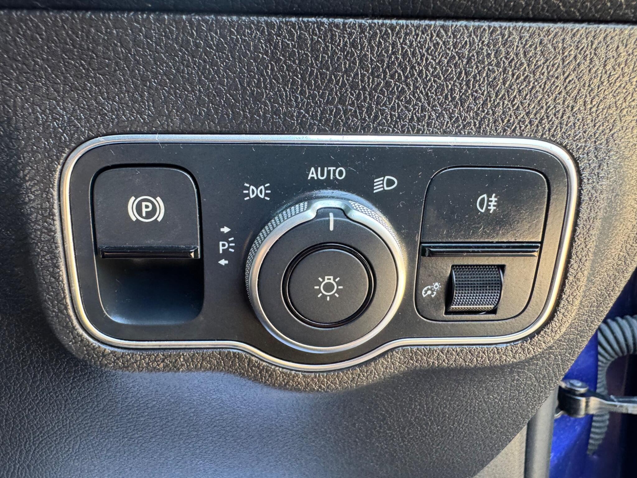 Mercedes-Benz GLB view 28