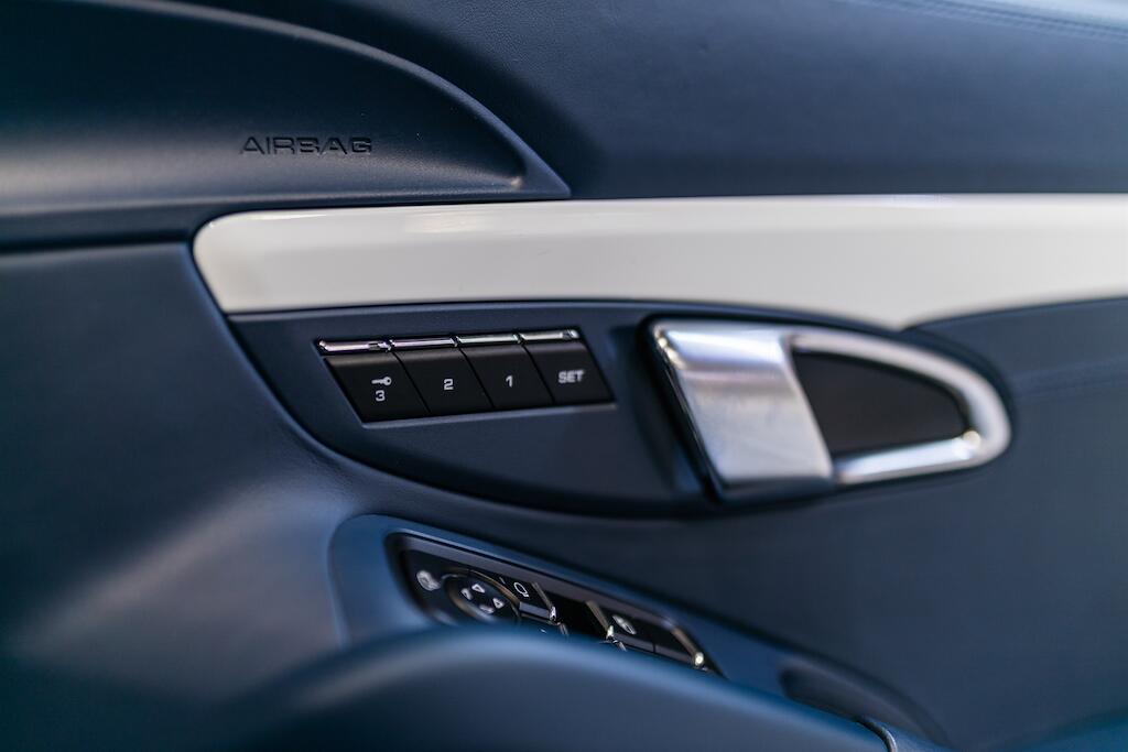 Porsche Cayman view 21