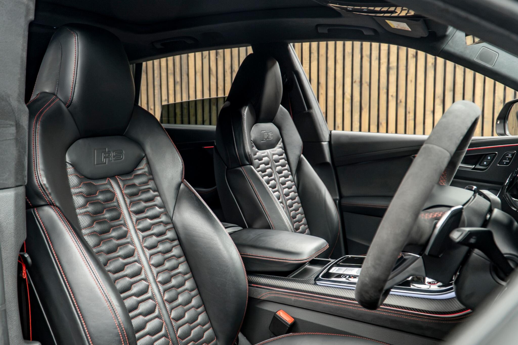Audi RS Q8 view 2