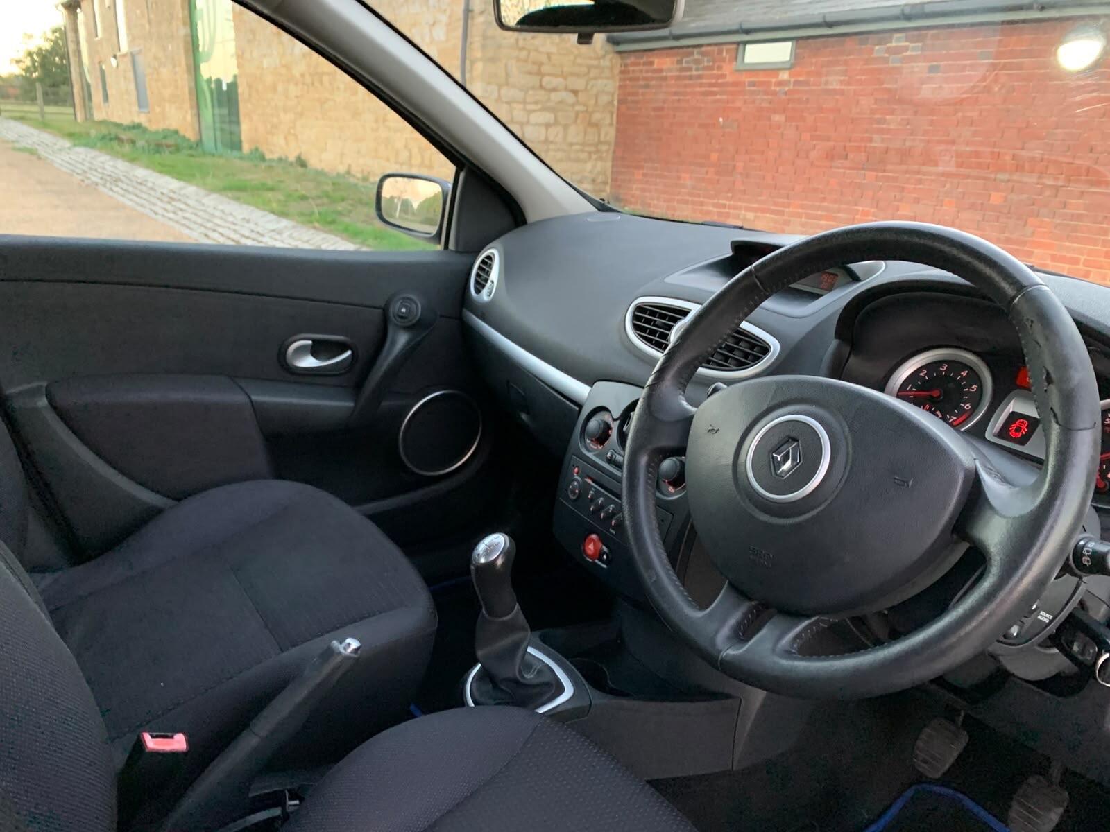 Renault Clio - Image 21