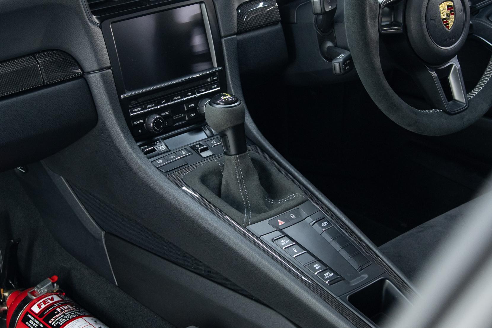 Porsche 911 view 5