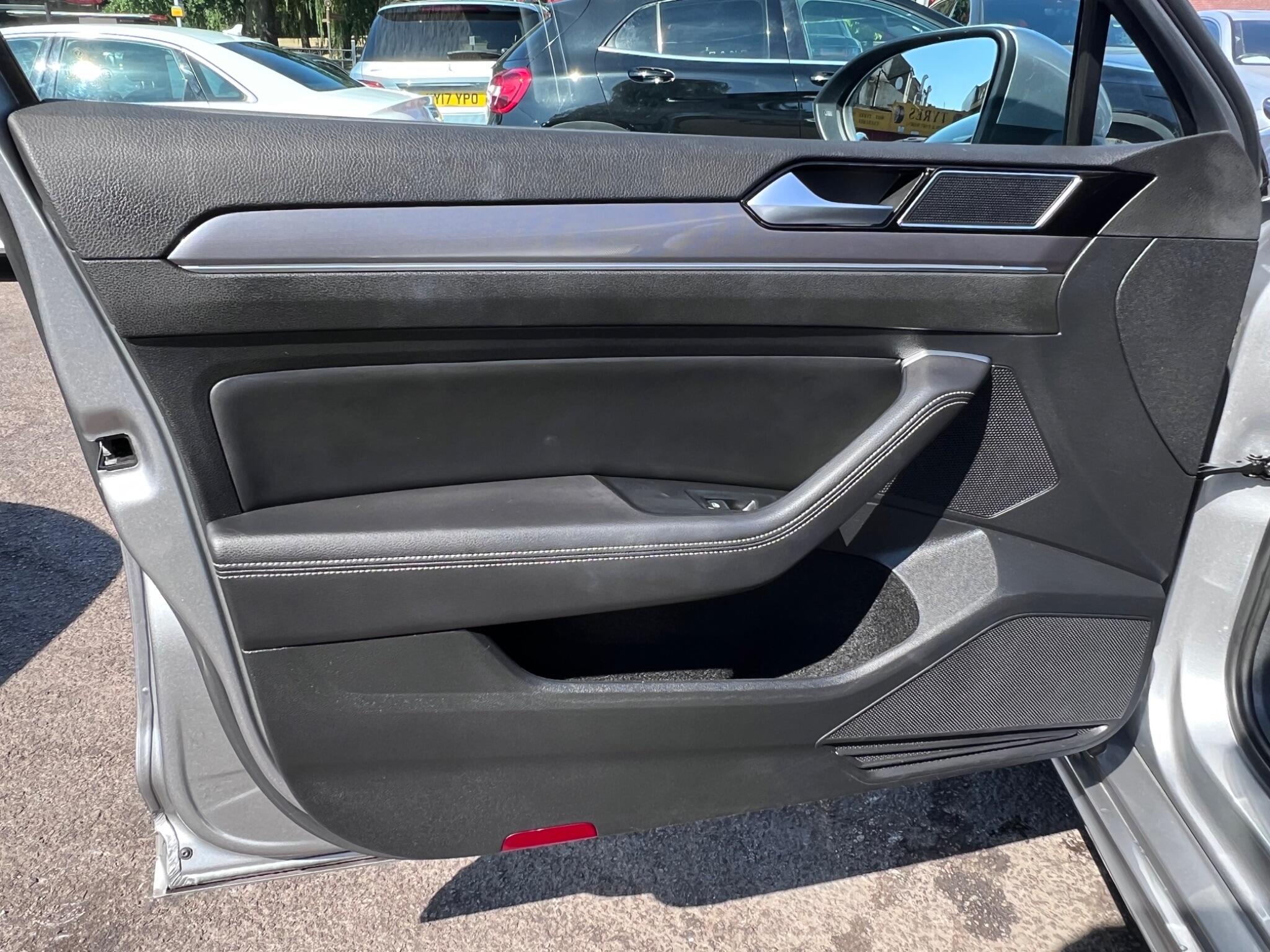 Volkswagen Passat view 35
