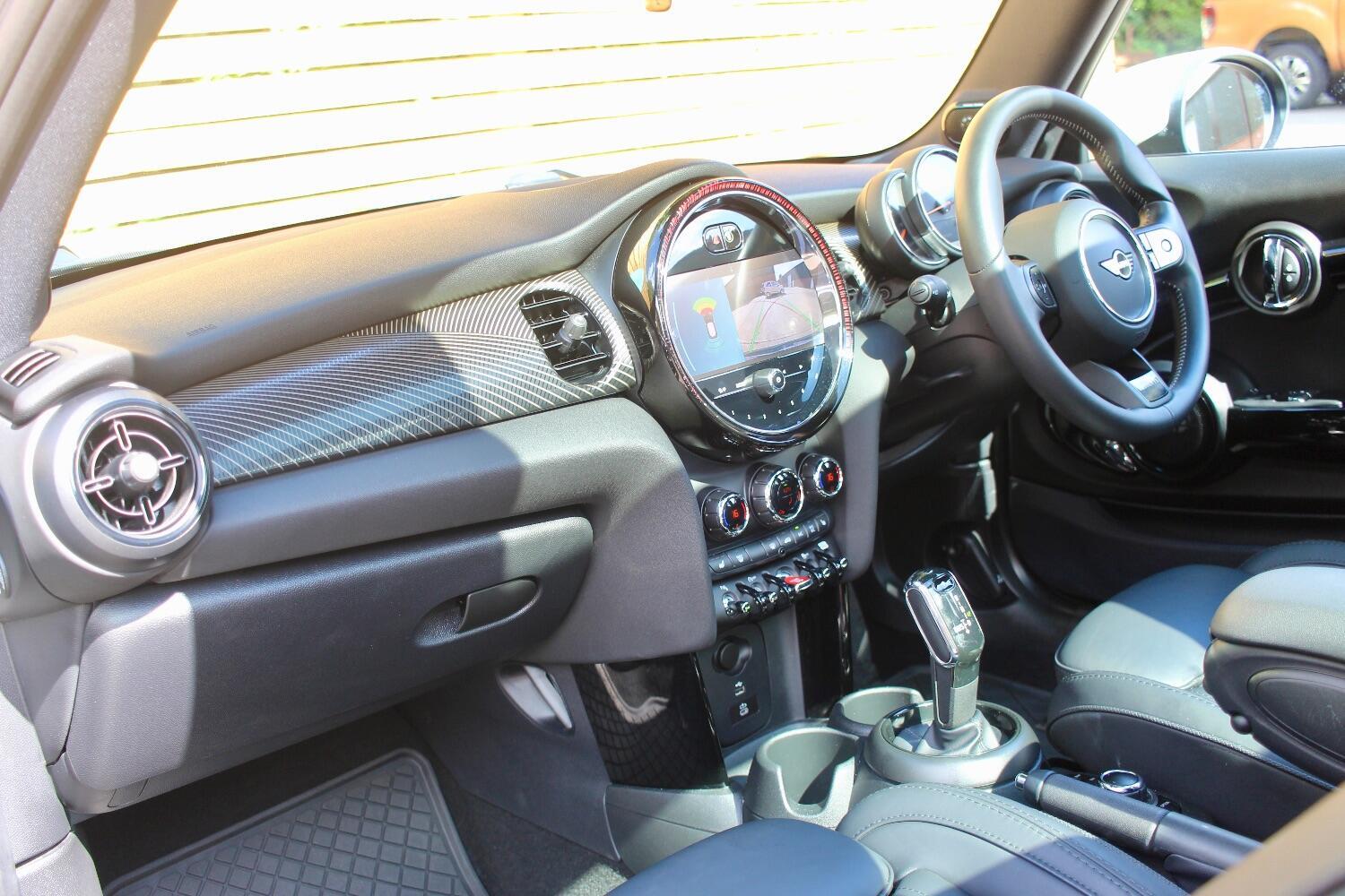 Mini Hatch view 3