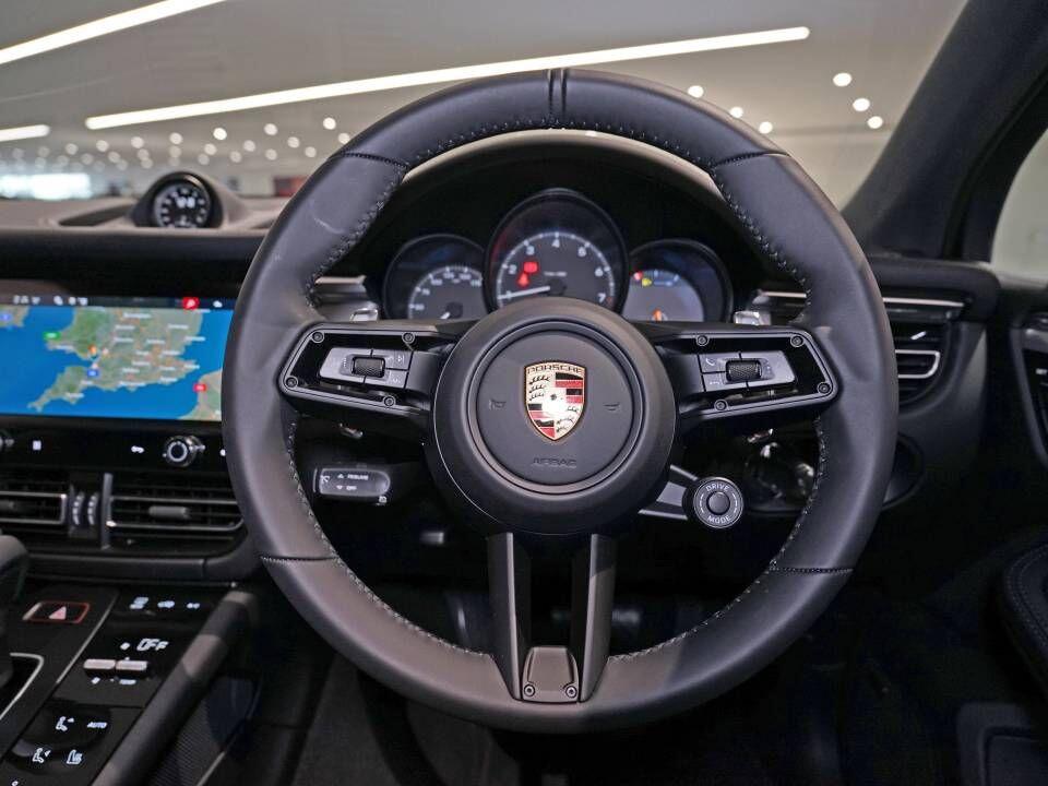 Porsche Macan view 20