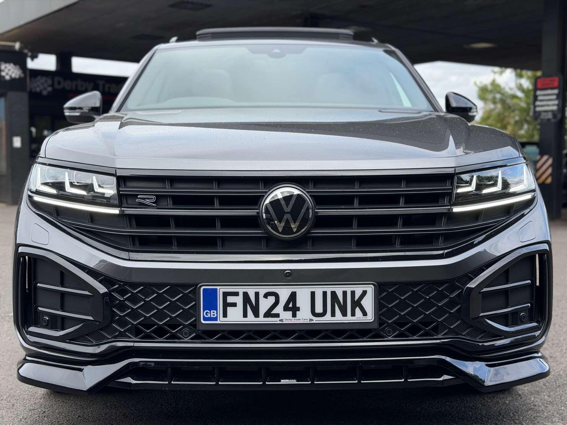 Volkswagen Touareg view 7