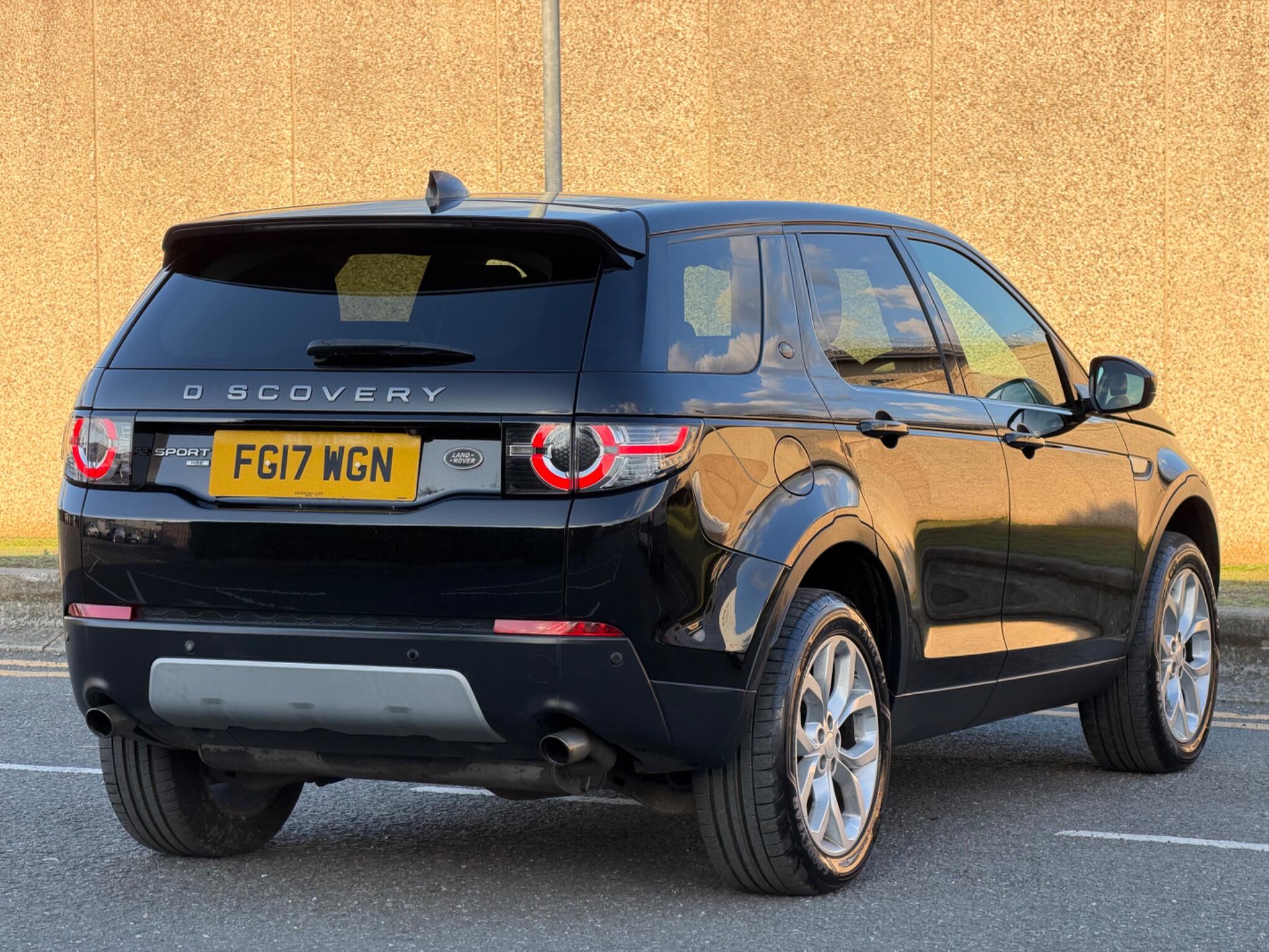 Land Rover Discovery Sport view 8