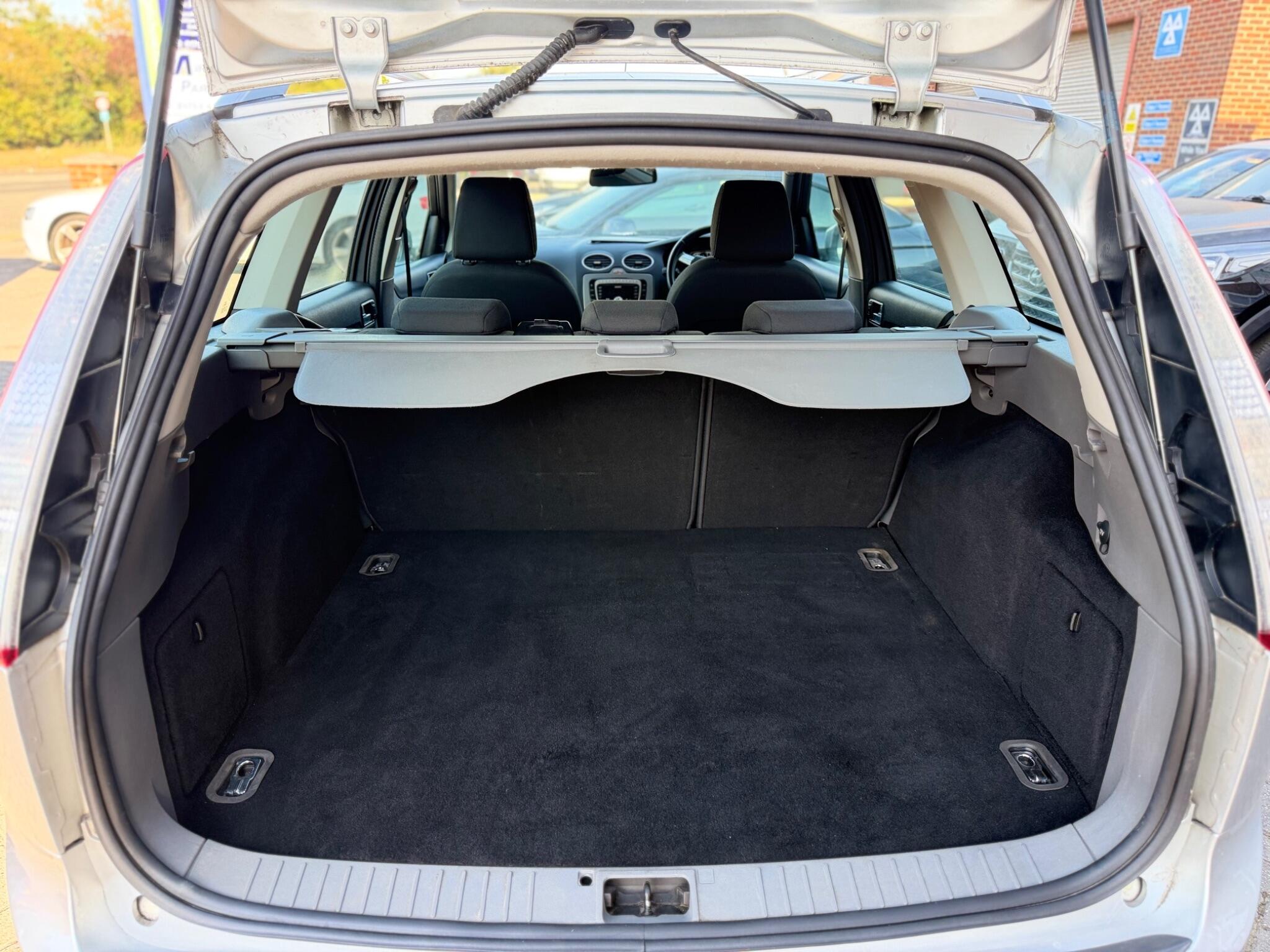 Ford Focus view 29
