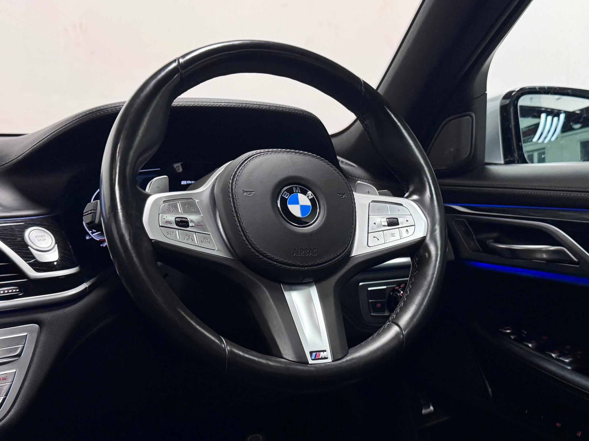 BMW 7 Series view 28