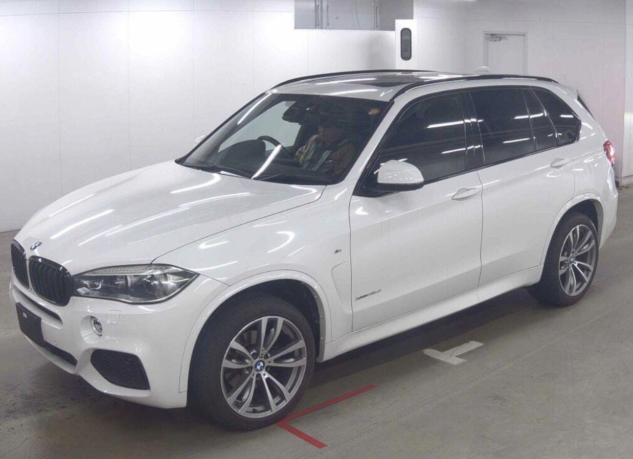 BMW X5 view 2