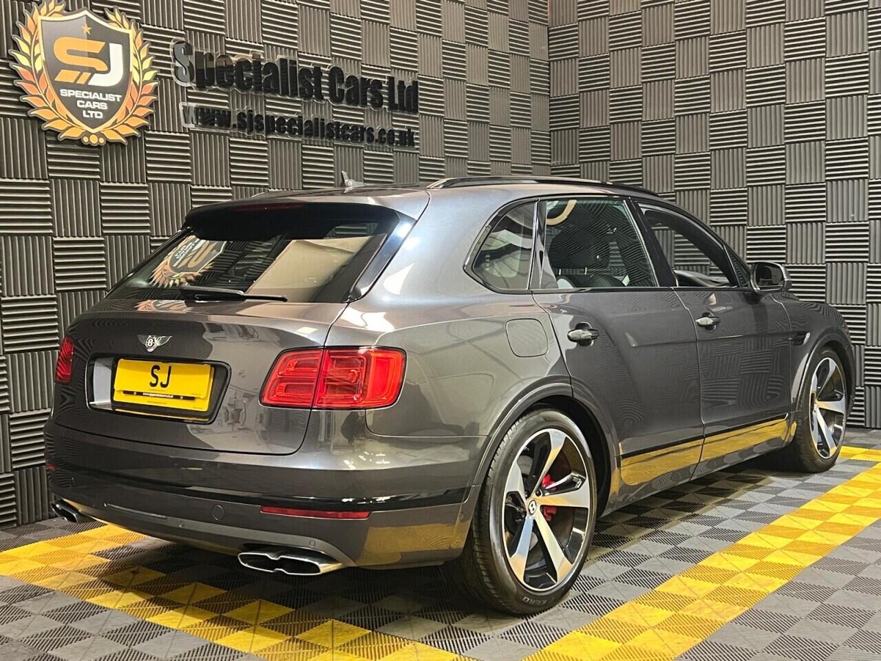 Bentley Bentayga view 8