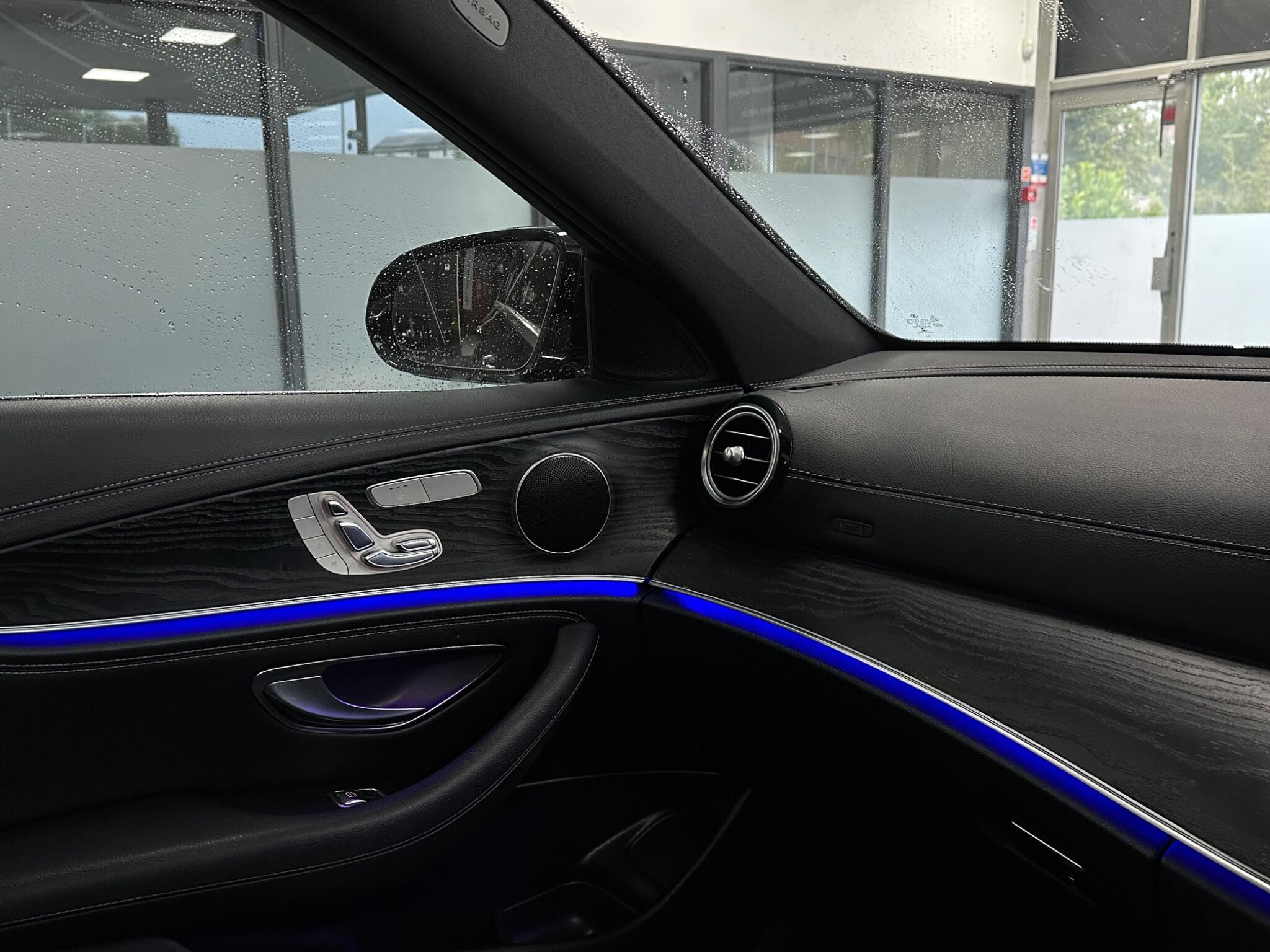 Mercedes-Benz E Class view 32