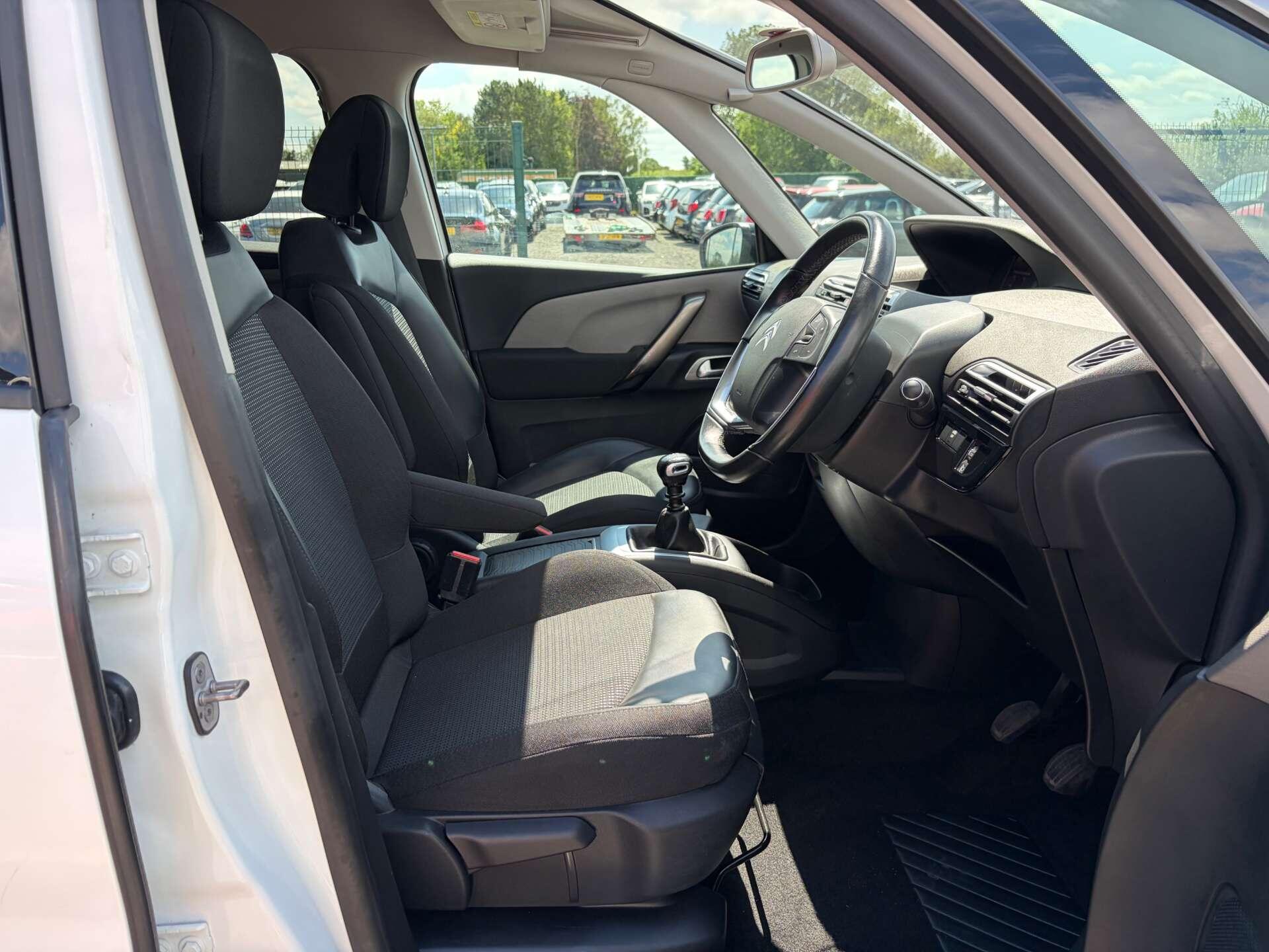 Citroen Grand C4 Spacetourer view 36