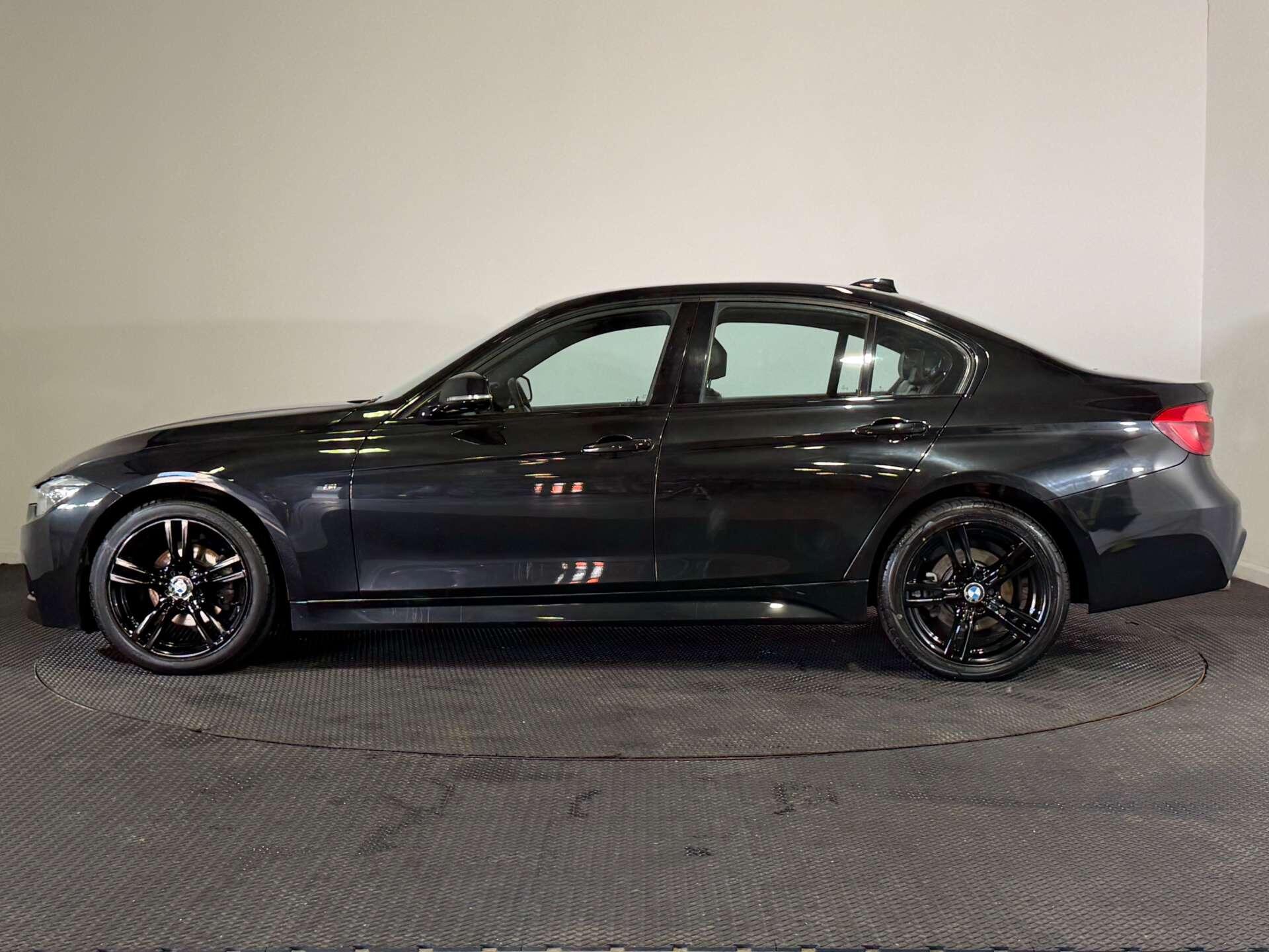 BMW 3 Series view 4