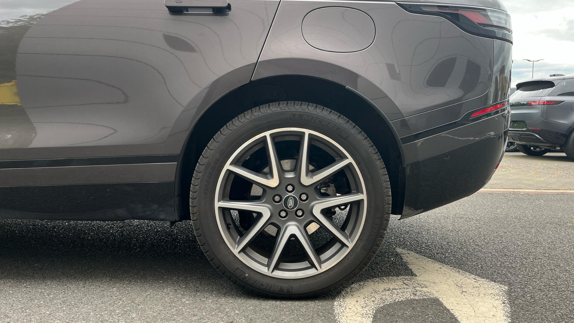 Land Rover Range Rover Velar view 27