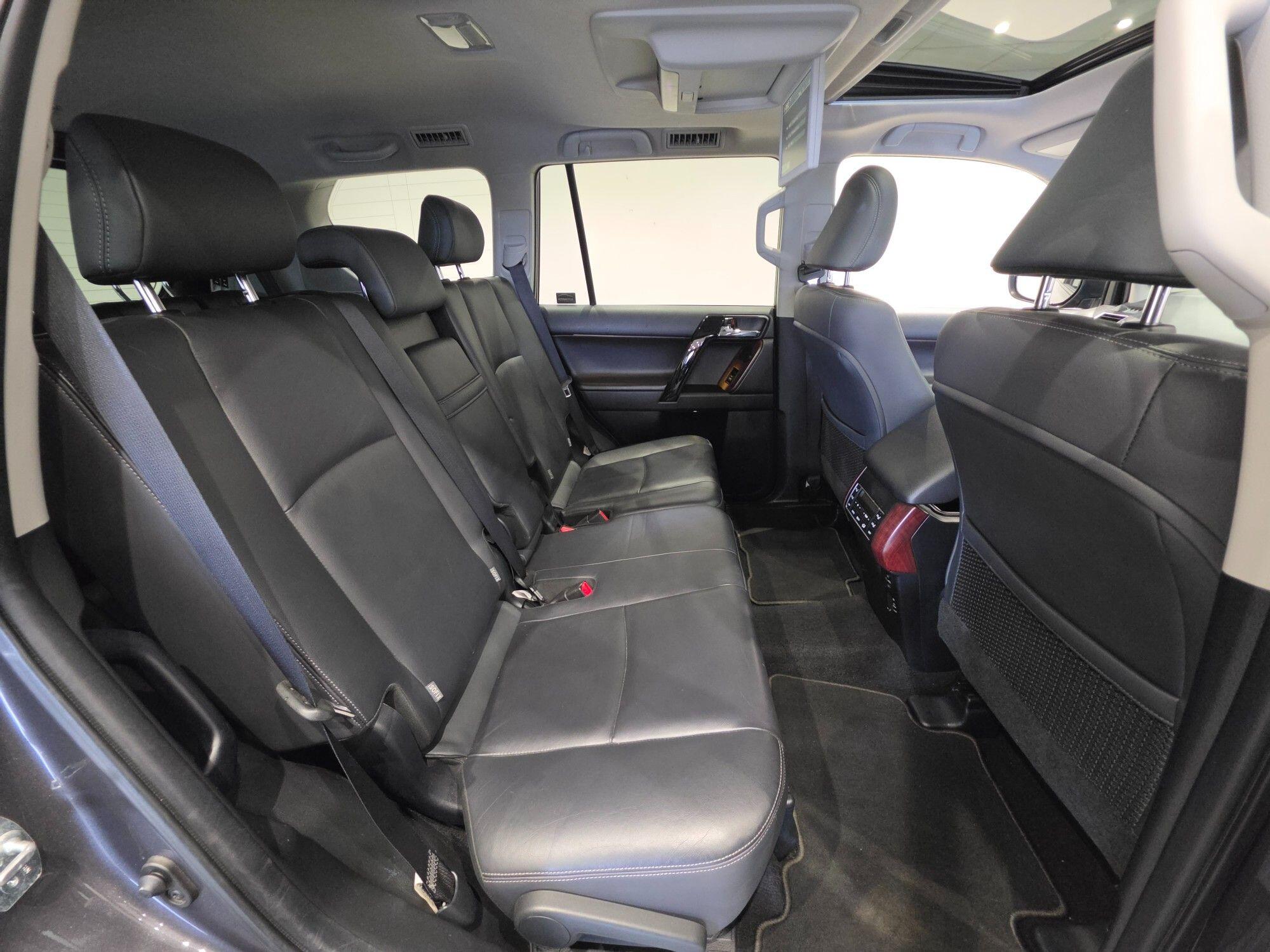 Toyota Land Cruiser view 21