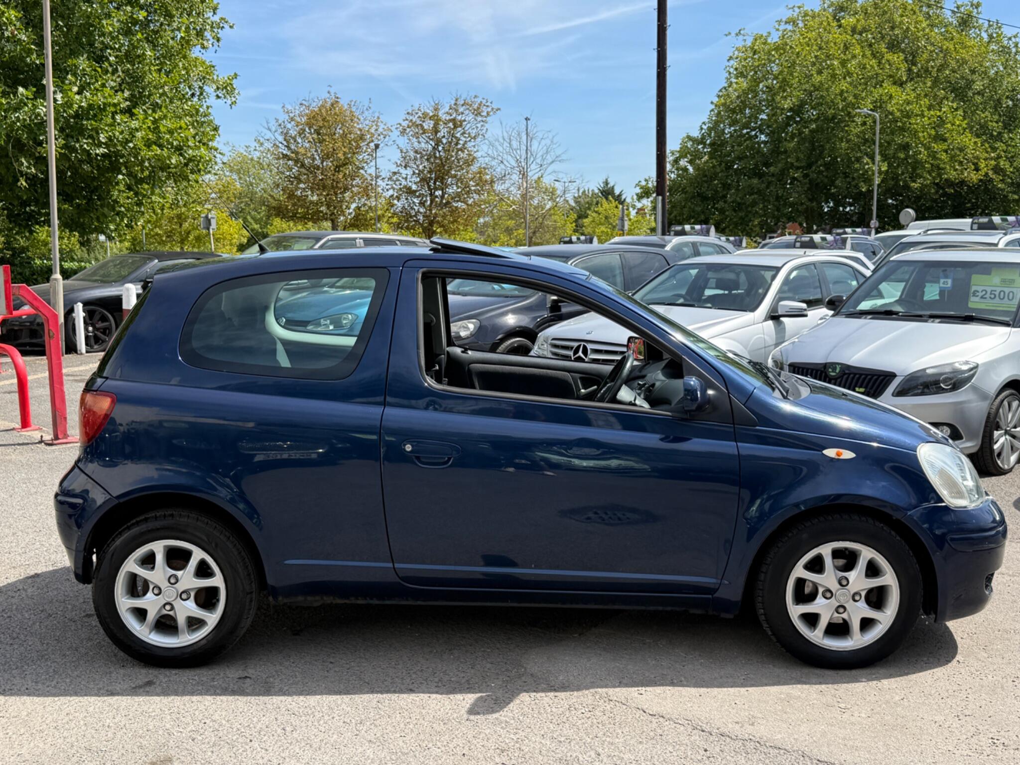 Toyota Yaris - Image 17