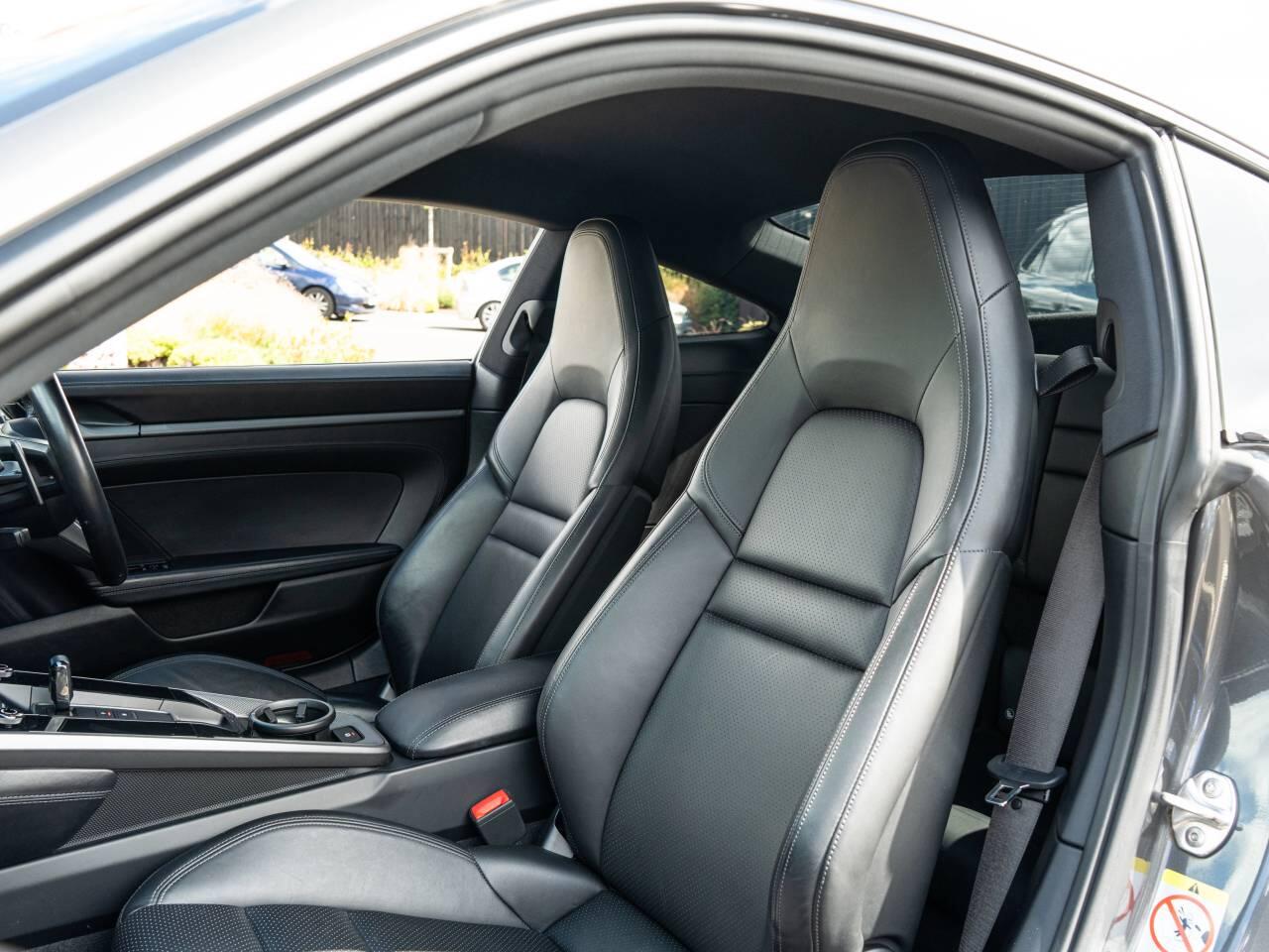 Porsche 911 view 30