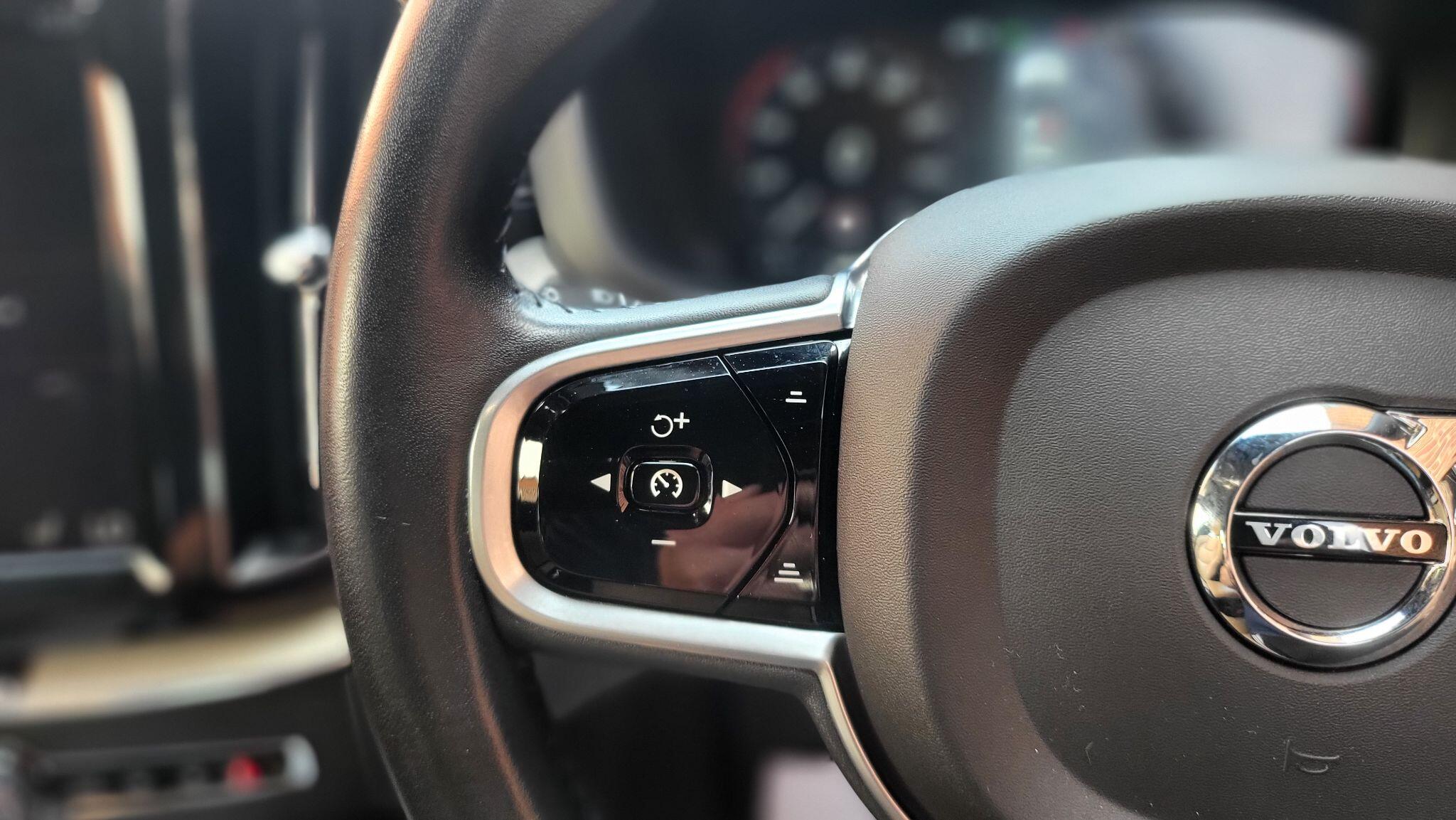 Volvo XC60 view 26