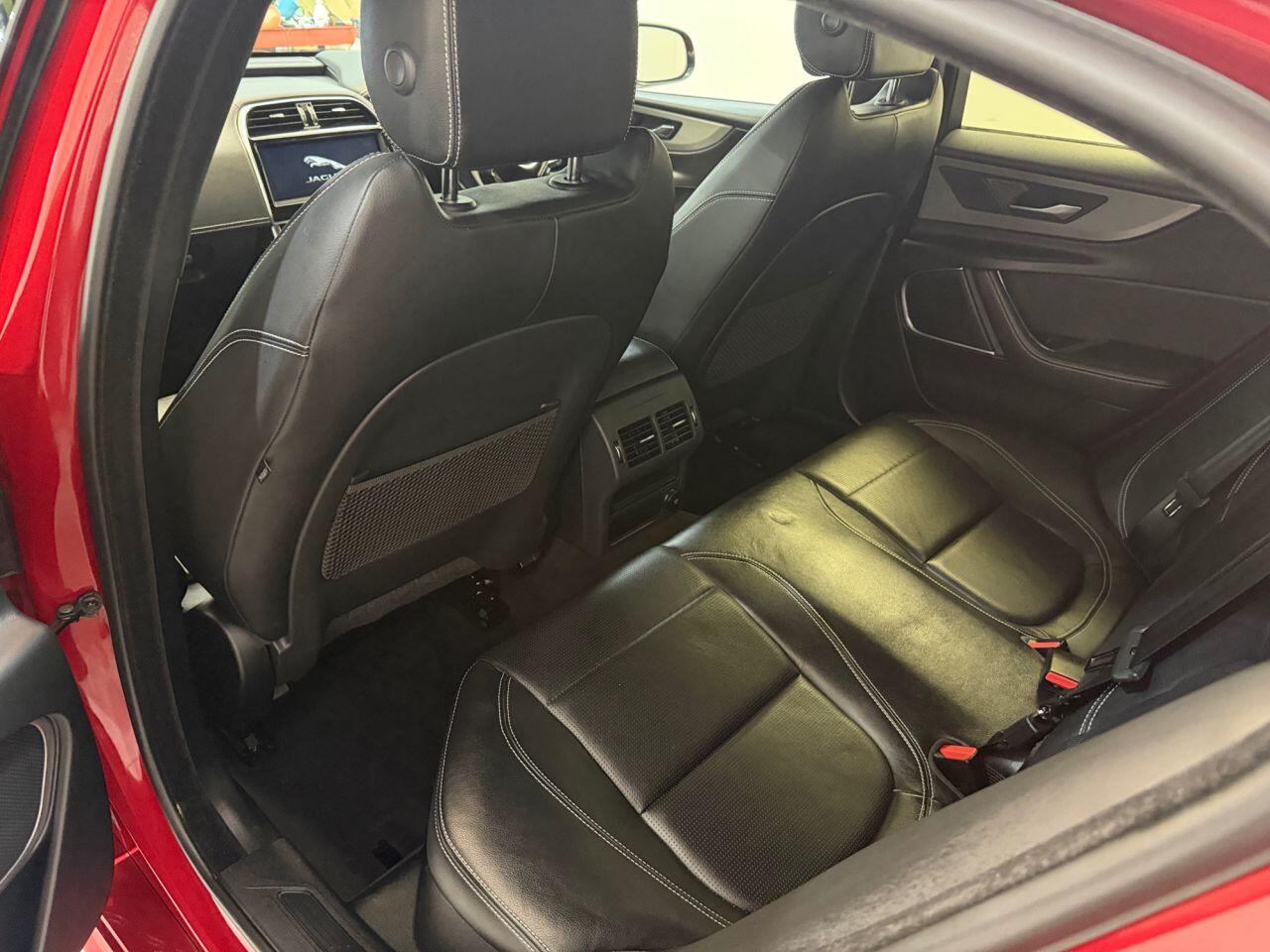 Jaguar Xe view 32