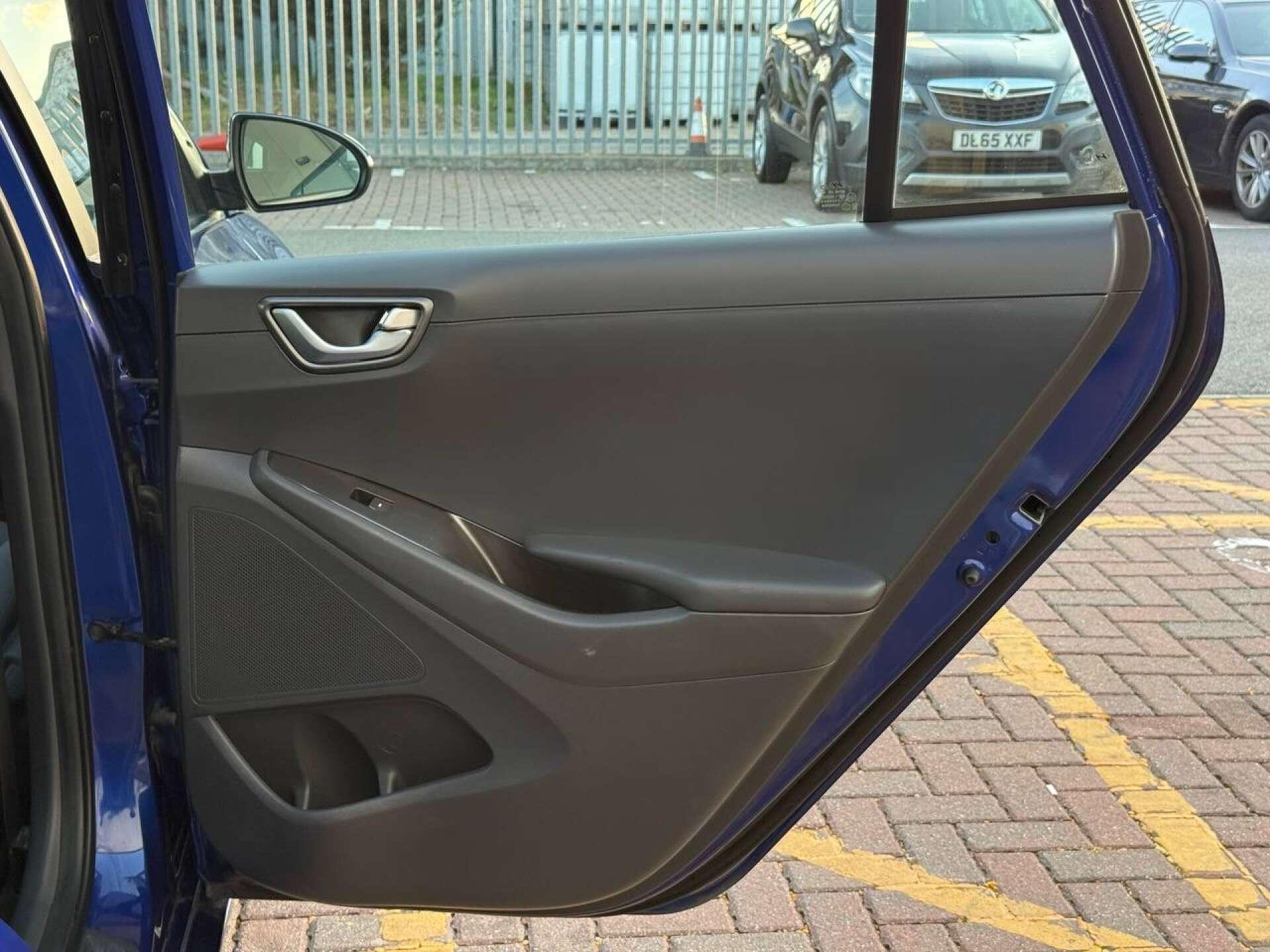 Hyundai Ioniq view 27