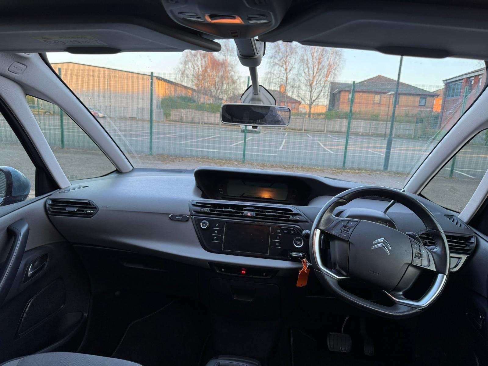 Citroen Grand C4 Picasso view 25