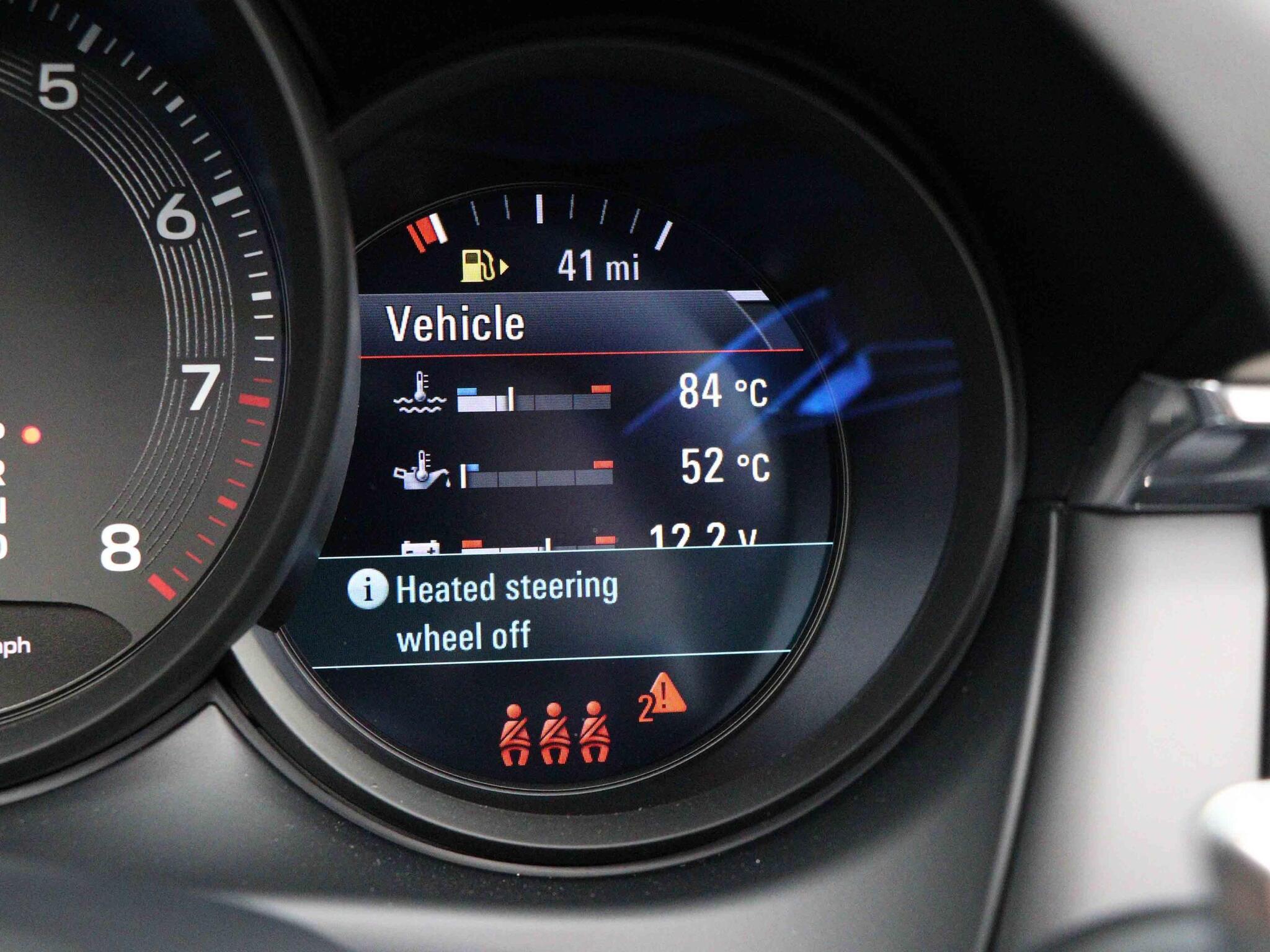 Porsche Macan view 28