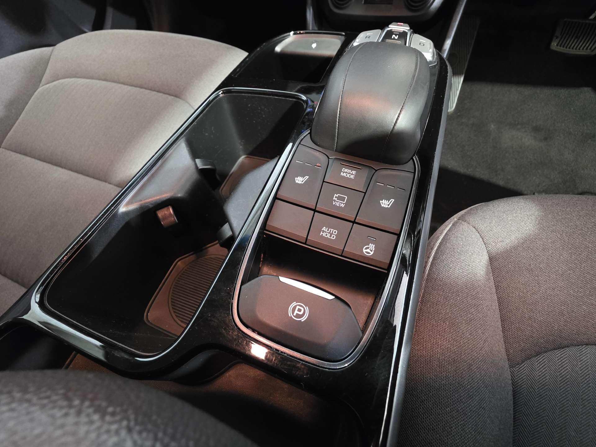 Hyundai Ioniq view 37